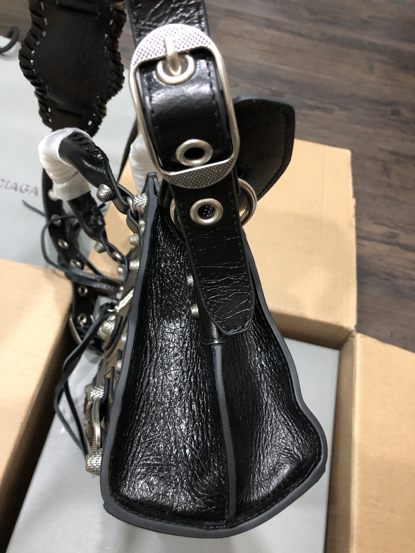 Balenciaga Style Black Bag style reference detail image 4 from source 776259
