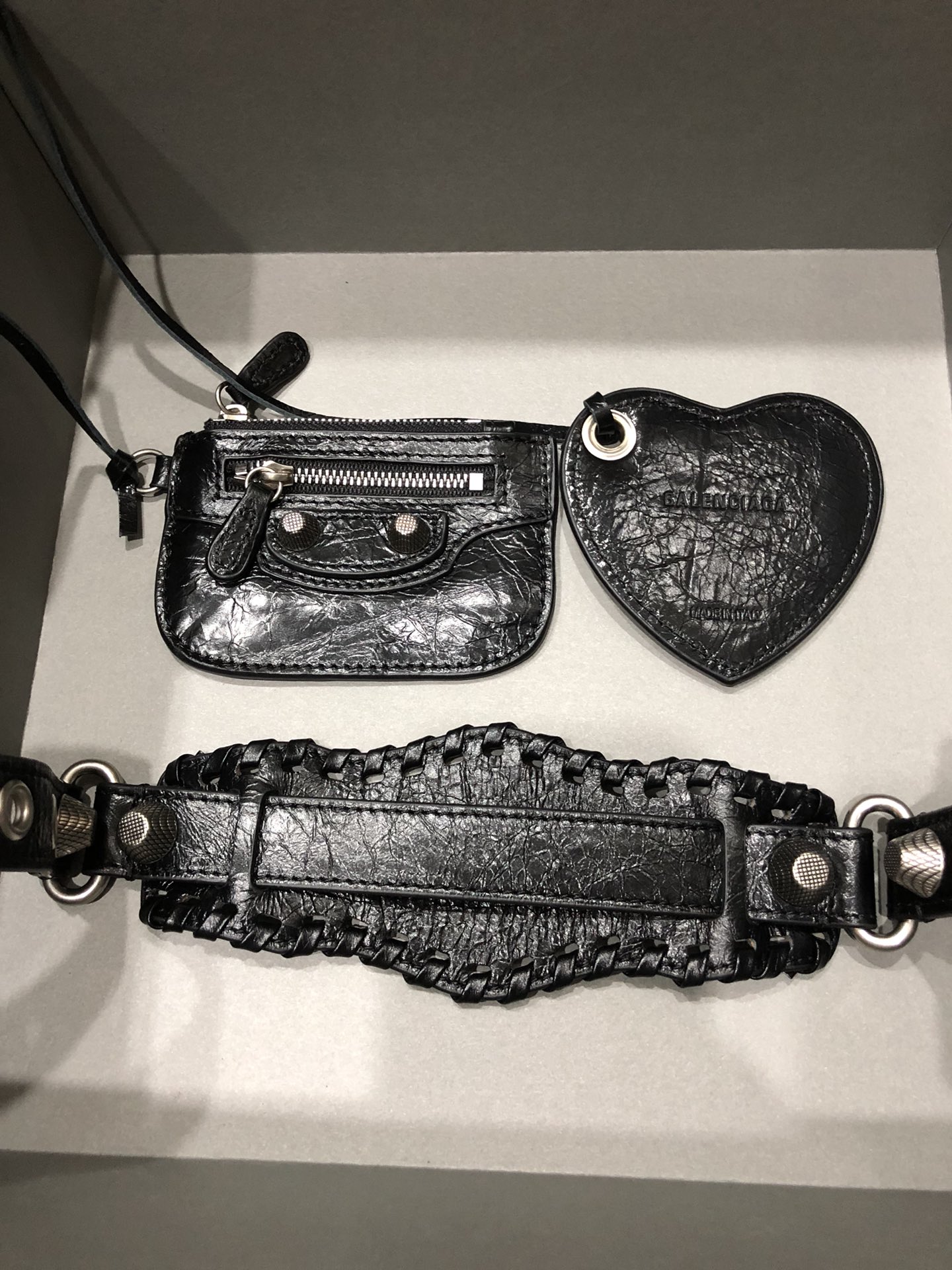 Balenciaga Style Black Bag style reference detail image 8 from source 776259