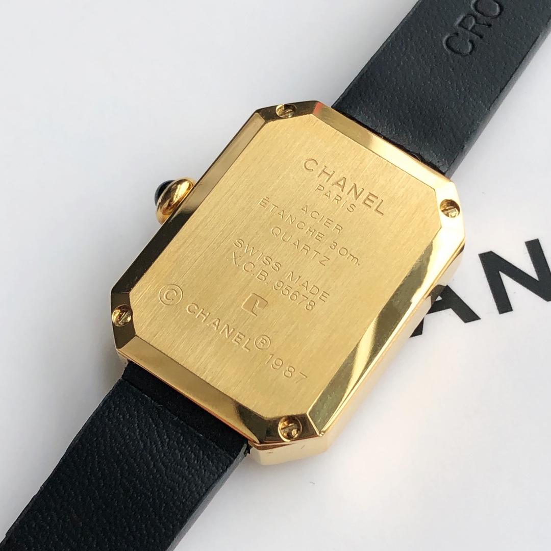 香奈儿Chanel黑金小方糖女士石英腕表腕表尺寸19.7️15.2mm.搭载进口石英机芯方形多边形大切边