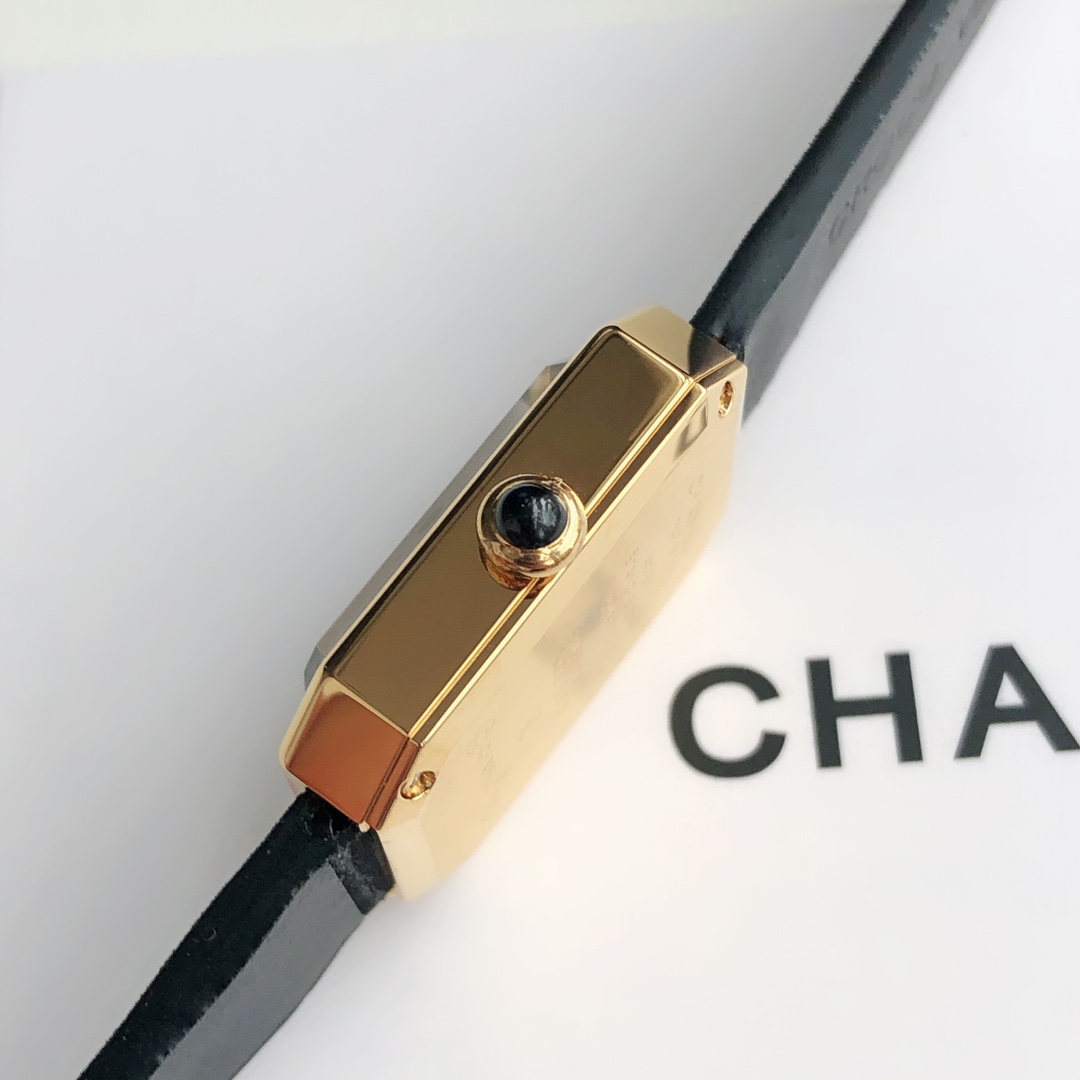 香奈儿Chanel黑金小方糖女士石英腕表腕表尺寸19.7️15.2mm.搭载进口石英机芯方形多边形大切边