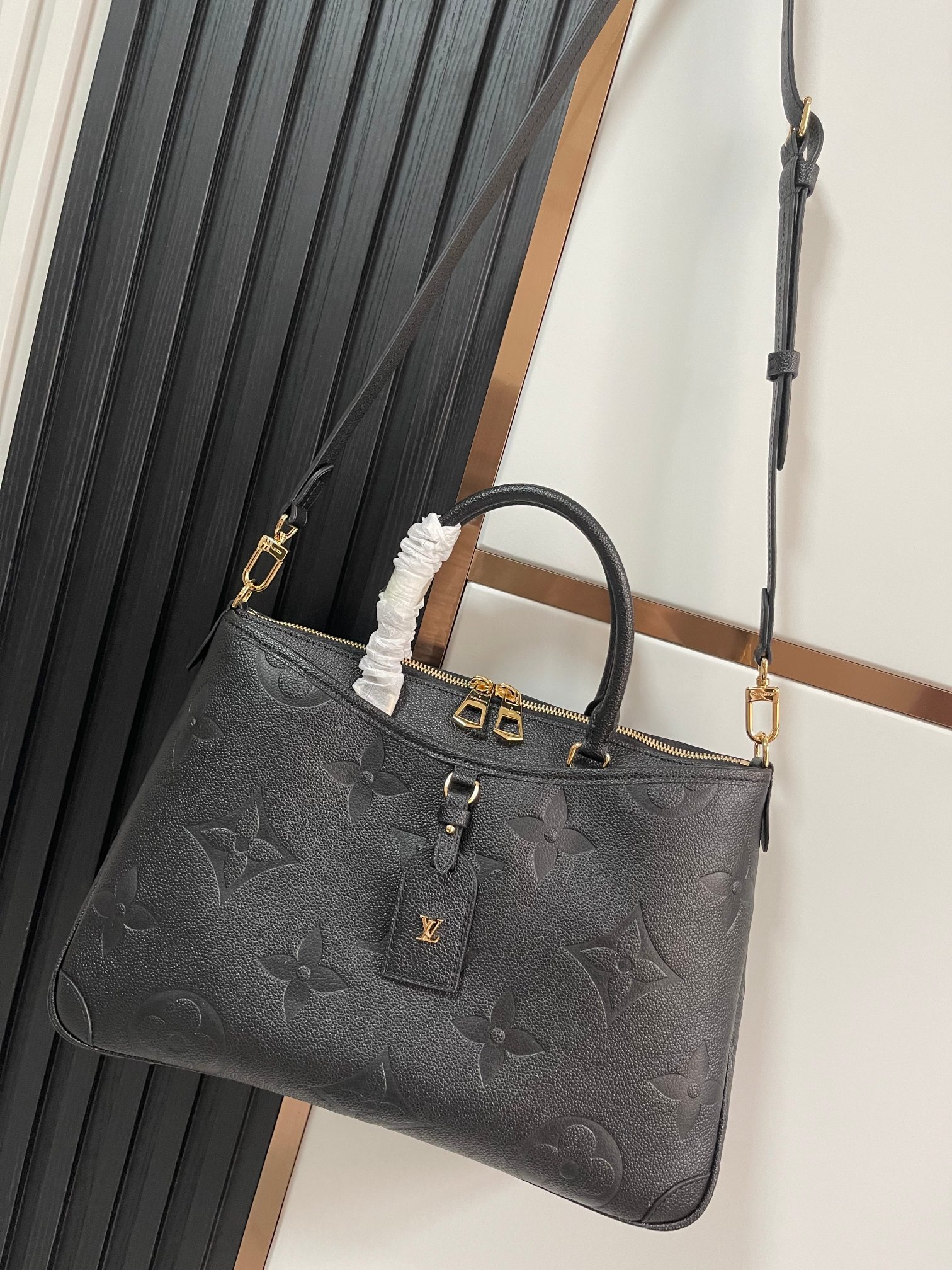 M46487 Bolso piel negro serie nueva temporada Bolso mediano TRIANON