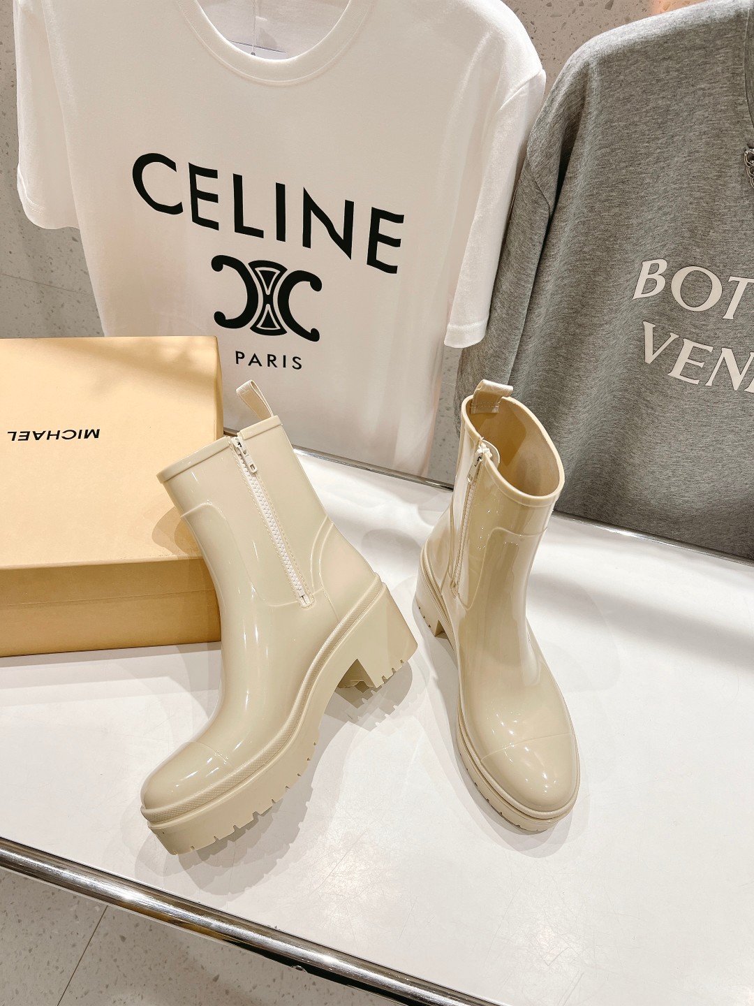 Latest Summer Rain Shoes: Michael KORS MK2023 Offer at $550, Comfortable and Stylish. - 图片 4
