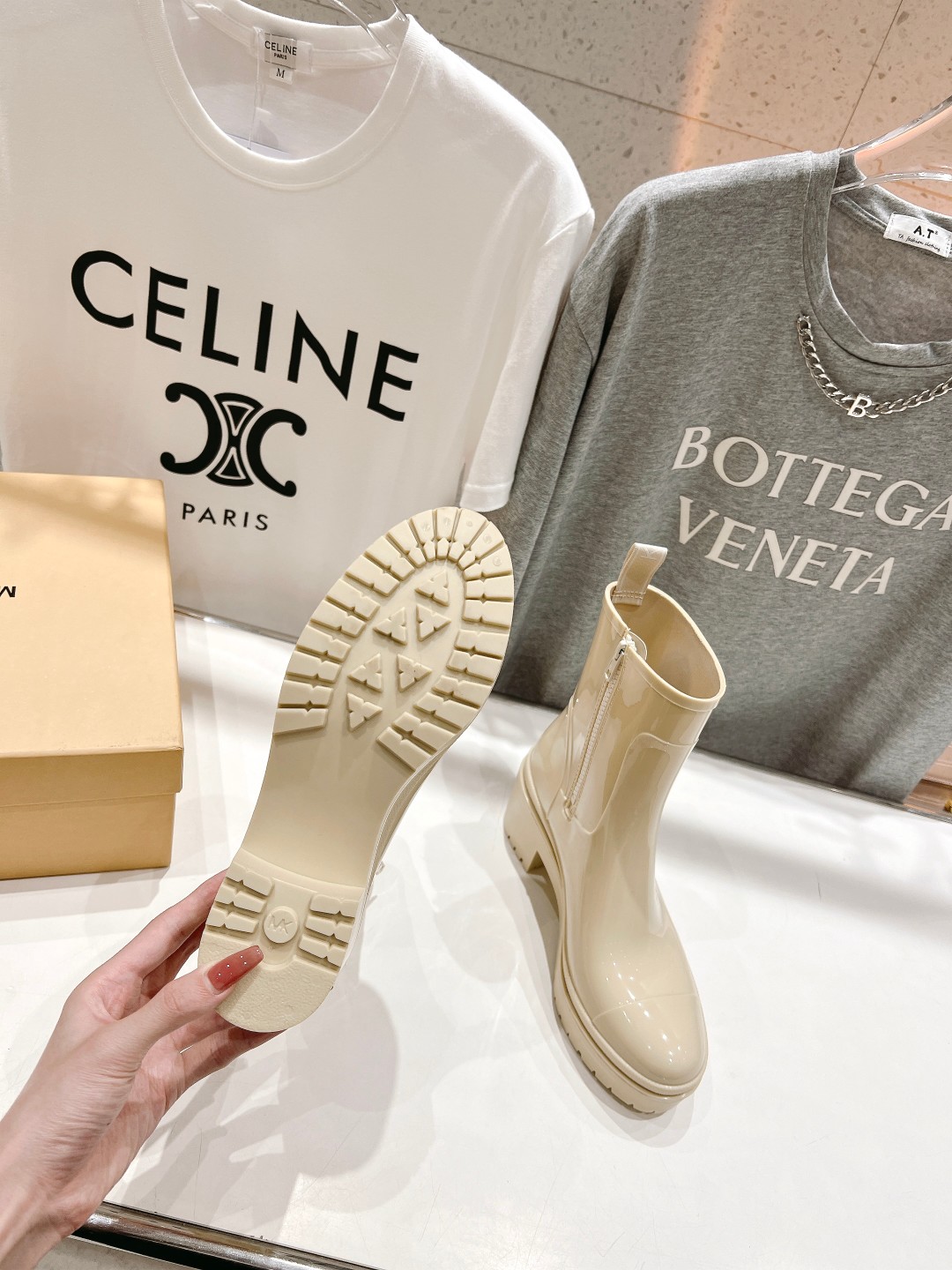 Latest Summer Rain Shoes: Michael KORS MK2023 Offer at $550, Comfortable and Stylish. - 图片 9