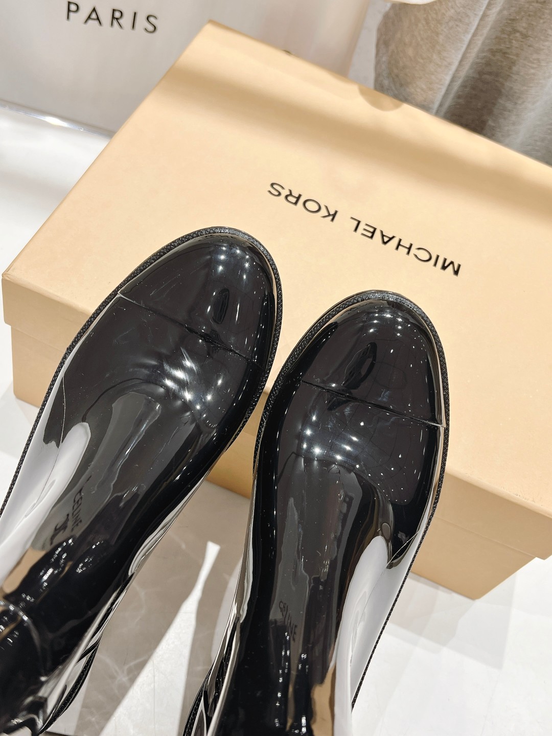 Latest Michael KORS MK2023 Rain Shoes Offer: $550, Zirconium Fabric, Comfortable and Stylish. - 图片 6
