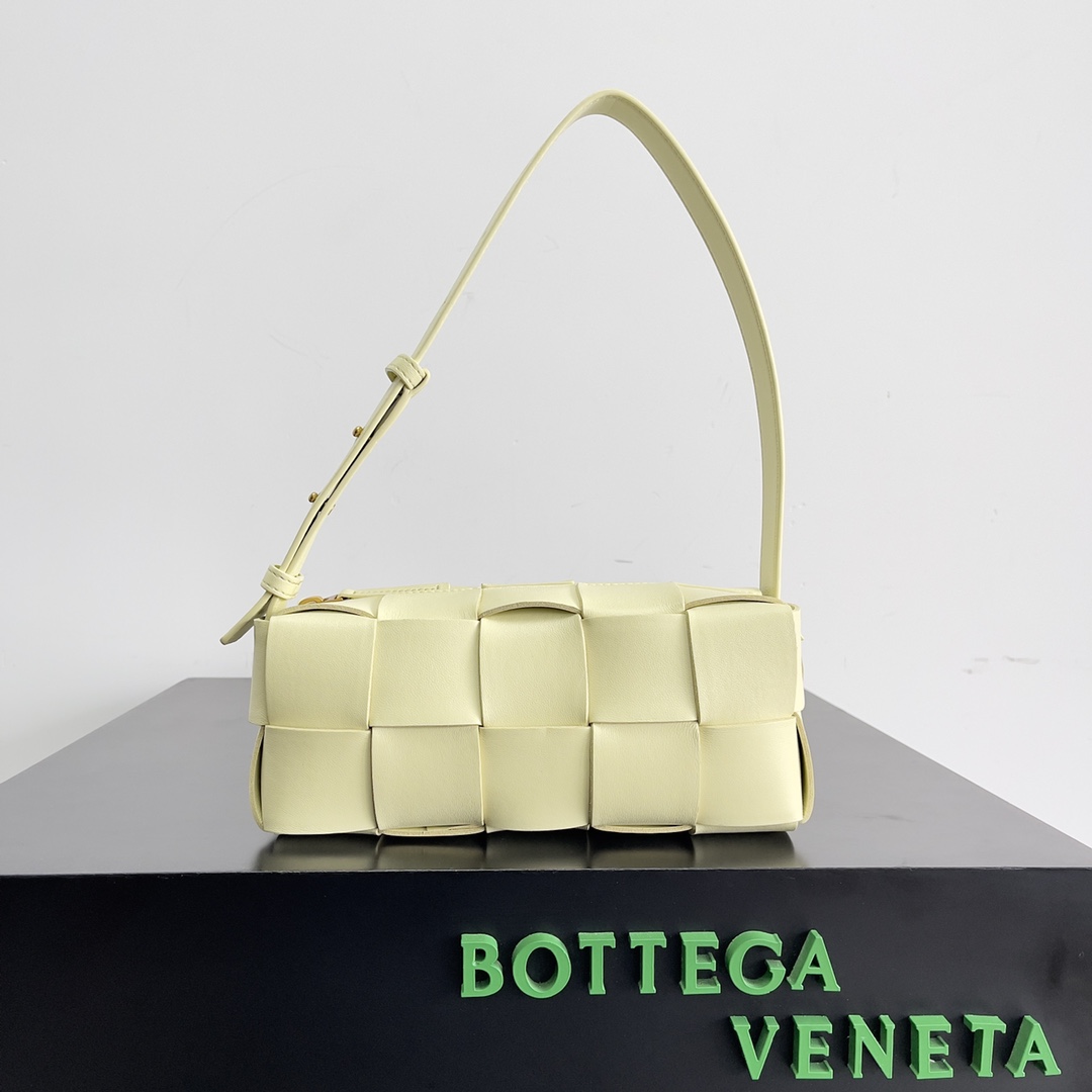 Bottega Veneta BV Cassette Crossbody & Shoulder Bags Weave Sheepskin Fall/Winter Collection Underarm