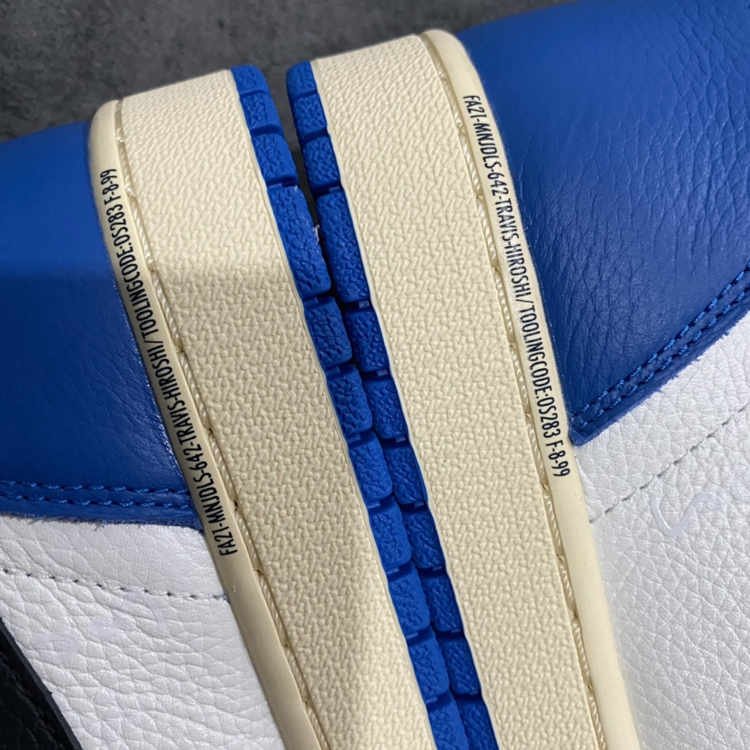 图片[9]-【PK版本】Travis Scott x Fragment Design × Air Jordan 1 High OG SP 三方联名 白蓝黑 AJ1闪电 倒钩 高帮n市售顶级版本 第一梯队产品n细节做工秒杀一众代号纯原鞋型完美 裁边清洁度无敌 原厂皮料质感满分n后跟鬼脸压印效果同步原鞋 针车到位 任何细节可对比原鞋n高价零售首选版本💪🏻 Size：36 36.5 37.5 38 38.5 39 40 40.5 41 42 42.5 43 44 44.5 45 46 47.5 货号：DH3227-105-莆田鞋批发中心