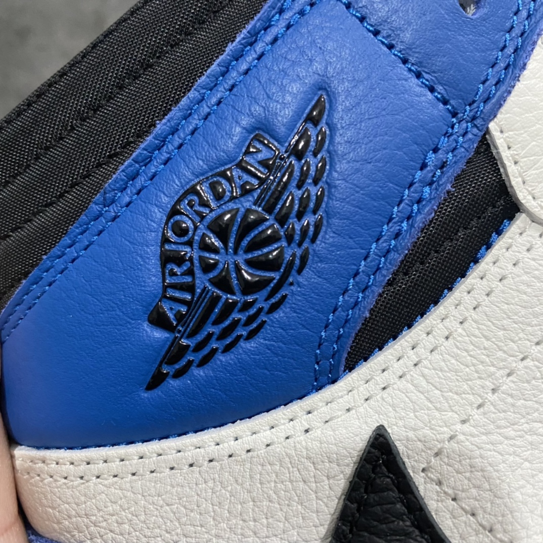 图片[4]-【PK版本】Travis Scott x Fragment Design × Air Jordan 1 High OG SP 三方联名 白蓝黑 AJ1闪电 倒钩 高帮n市售顶级版本 第一梯队产品n细节做工秒杀一众代号纯原鞋型完美 裁边清洁度无敌 原厂皮料质感满分n后跟鬼脸压印效果同步原鞋 针车到位 任何细节可对比原鞋n高价零售首选版本💪🏻 Size：36 36.5 37.5 38 38.5 39 40 40.5 41 42 42.5 43 44 44.5 45 46 47.5 货号：DH3227-105-莆田鞋批发中心