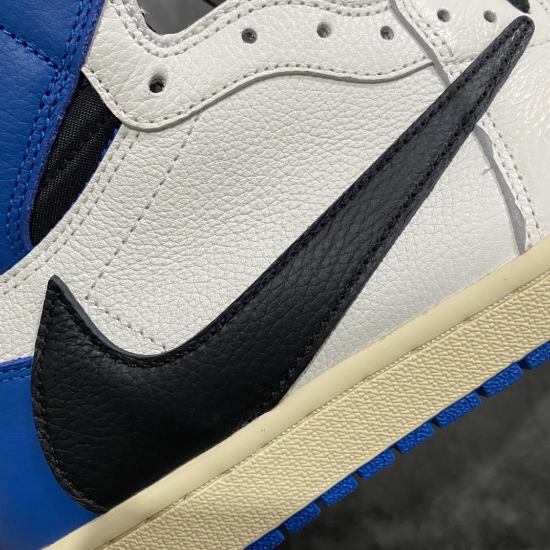 图片[6]-【PK版本】Travis Scott x Fragment Design × Air Jordan 1 High OG SP 三方联名 白蓝黑 AJ1闪电 倒钩 高帮n市售顶级版本 第一梯队产品n细节做工秒杀一众代号纯原鞋型完美 裁边清洁度无敌 原厂皮料质感满分n后跟鬼脸压印效果同步原鞋 针车到位 任何细节可对比原鞋n高价零售首选版本💪🏻 Size：36 36.5 37.5 38 38.5 39 40 40.5 41 42 42.5 43 44 44.5 45 46 47.5 货号：DH3227-105-莆田鞋批发中心