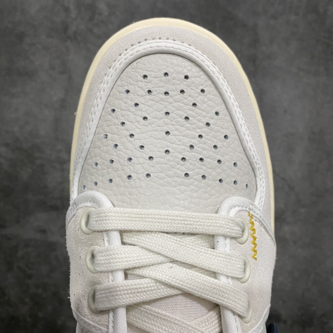 图片[5]-【纯原版本】 Uion LA x Air Jordan AJ1 KO Low 低帮复古篮球鞋 联名白灰 DZ4864-100n选用皮革与麂皮材质进行设计 鞋侧 Swoosh 依旧以魔术贴设计出现 而随鞋附赠的可拆卸 Swoosh 变成绿色和海军蓝色 与帆布款的灰色/蓝色的 Swoosh 组合再次做出区分 在鞋头与鞋尾的侧面分别再次装着黄色缝线与 UN/LA 织唛 内里的鞋垫 或将在左右脚分别饰以 Jumpman 和 UN/LA 标志 彰显合作属性SIZE：39 40 40.5 41 42 42.5 43 44 44.5 45-莆田鞋批发中心