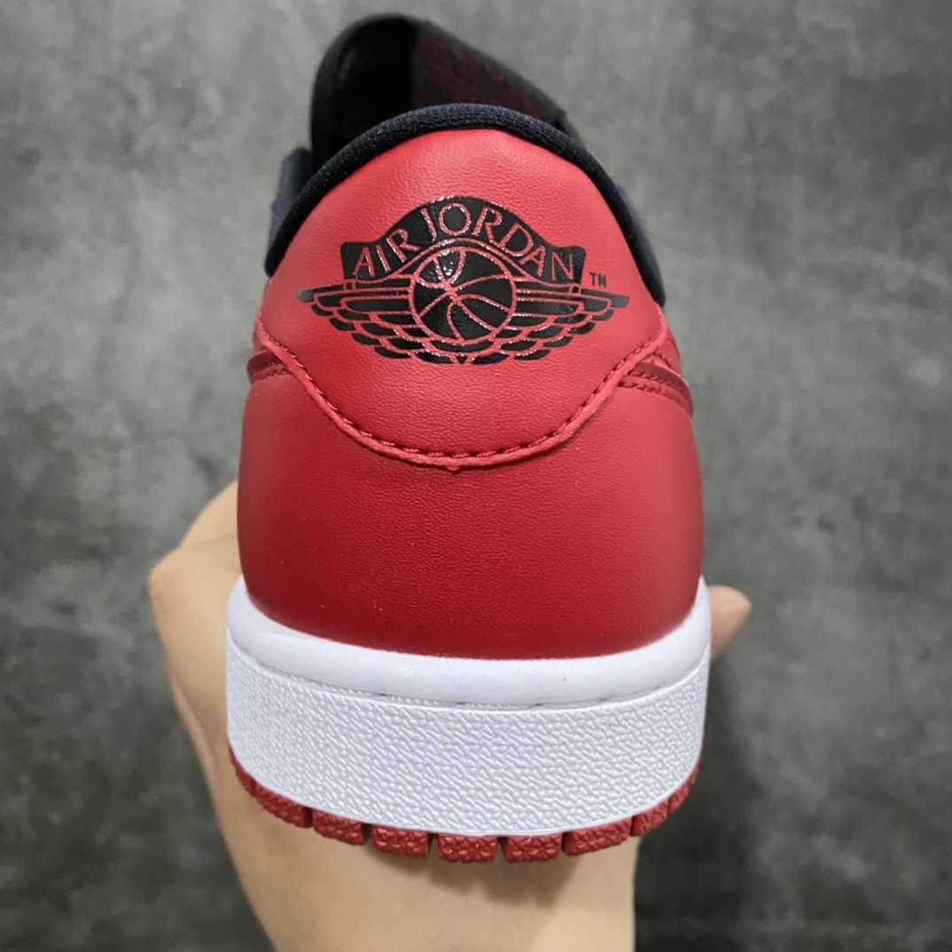 图片[4]-【莞产DG纯原】 Air Jordan AJ1 Retro Low OG低帮黑红禁穿 705329-001nn市场OG低帮天花板 全套原纸板楦头开发 原厂特供皮料加持 确保原汁原味 完美呈现一代版型 一比一鞋头弧度高度鞋身弧度 数据细节工艺流程均保持原鞋一致 后跟弧度收口自然对折 极致一眼正品既视感 原厂皮料 进口玻璃冲刀皮料裁剪零毛边 承诺百分百一致原鞋 全鞋电脑针车工艺 鞋面清洁度最高QC检验标准 控制溢胶 飞翼3D高频深度立体 鞋盒、防尘纸 均采购来自原厂SIZE：40.5 41 4705329-0012 42.5 43 44 44.5 45 46 47.5-莆田鞋批发中心