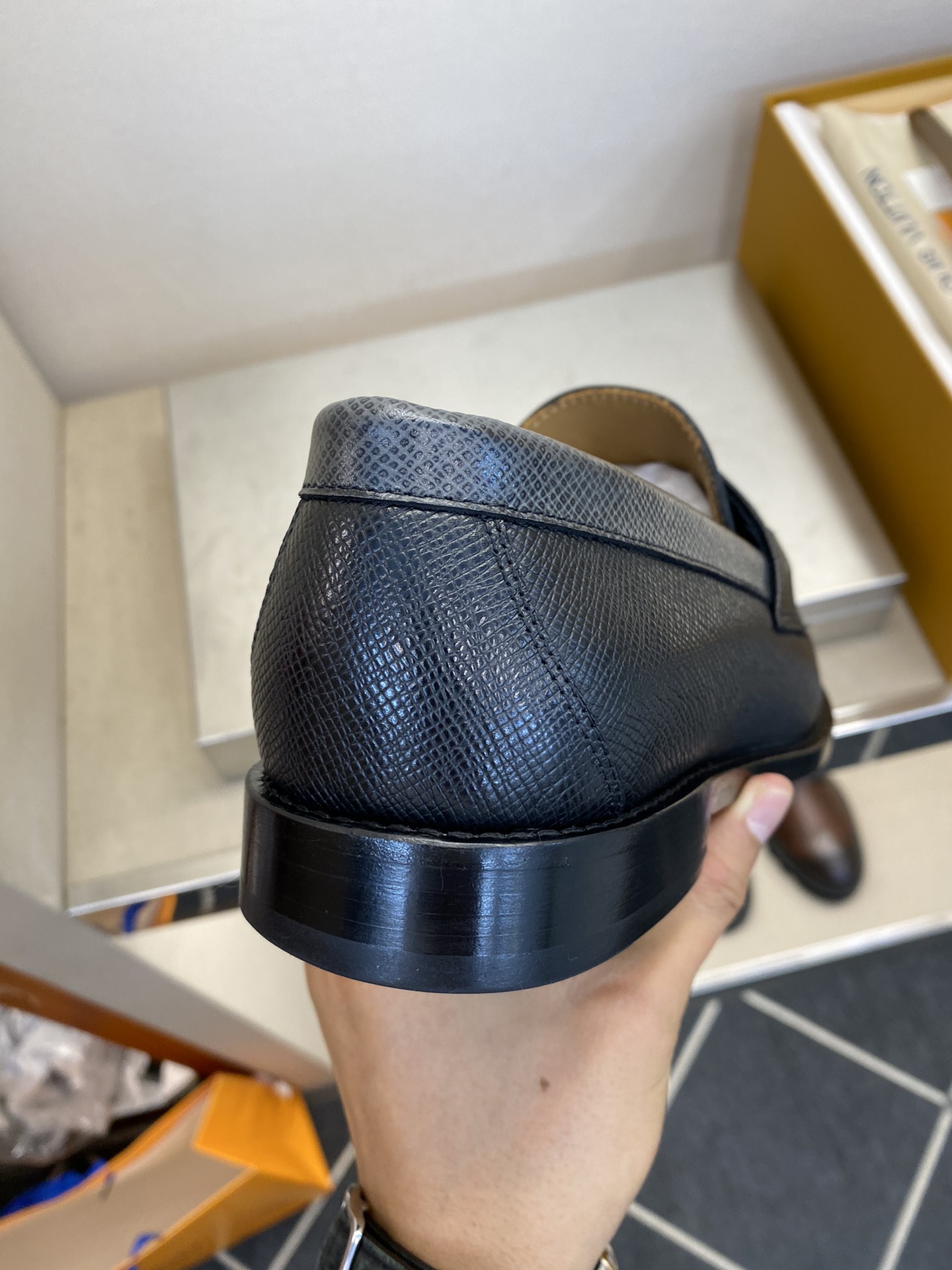 L*V独家高品スタイリッシュレザーシューズ