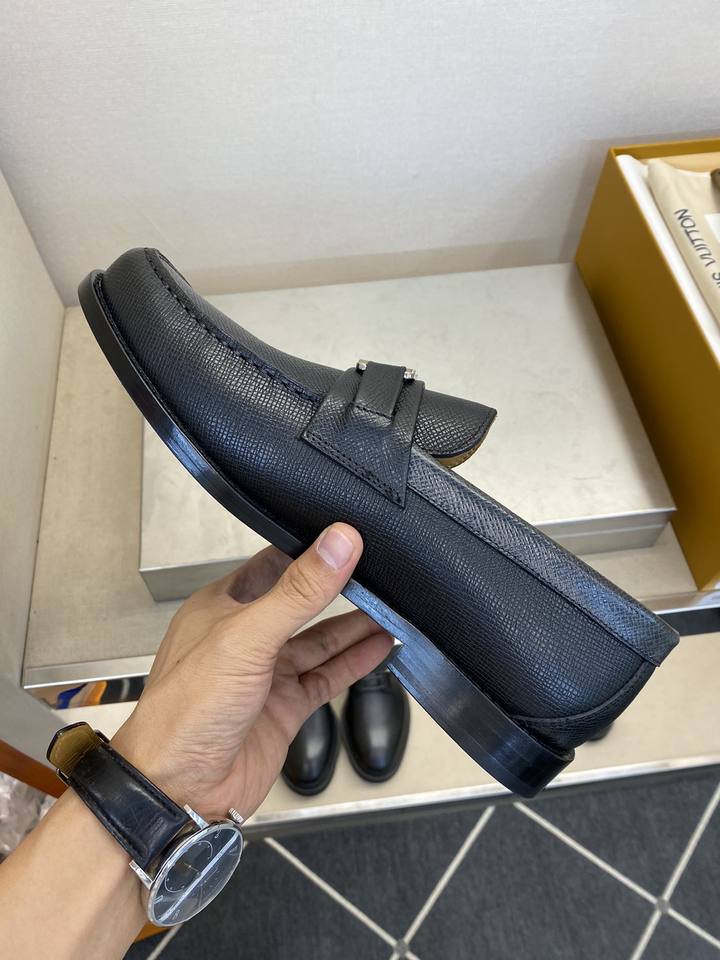 L*V独家高品スタイリッシュレザーシューズ