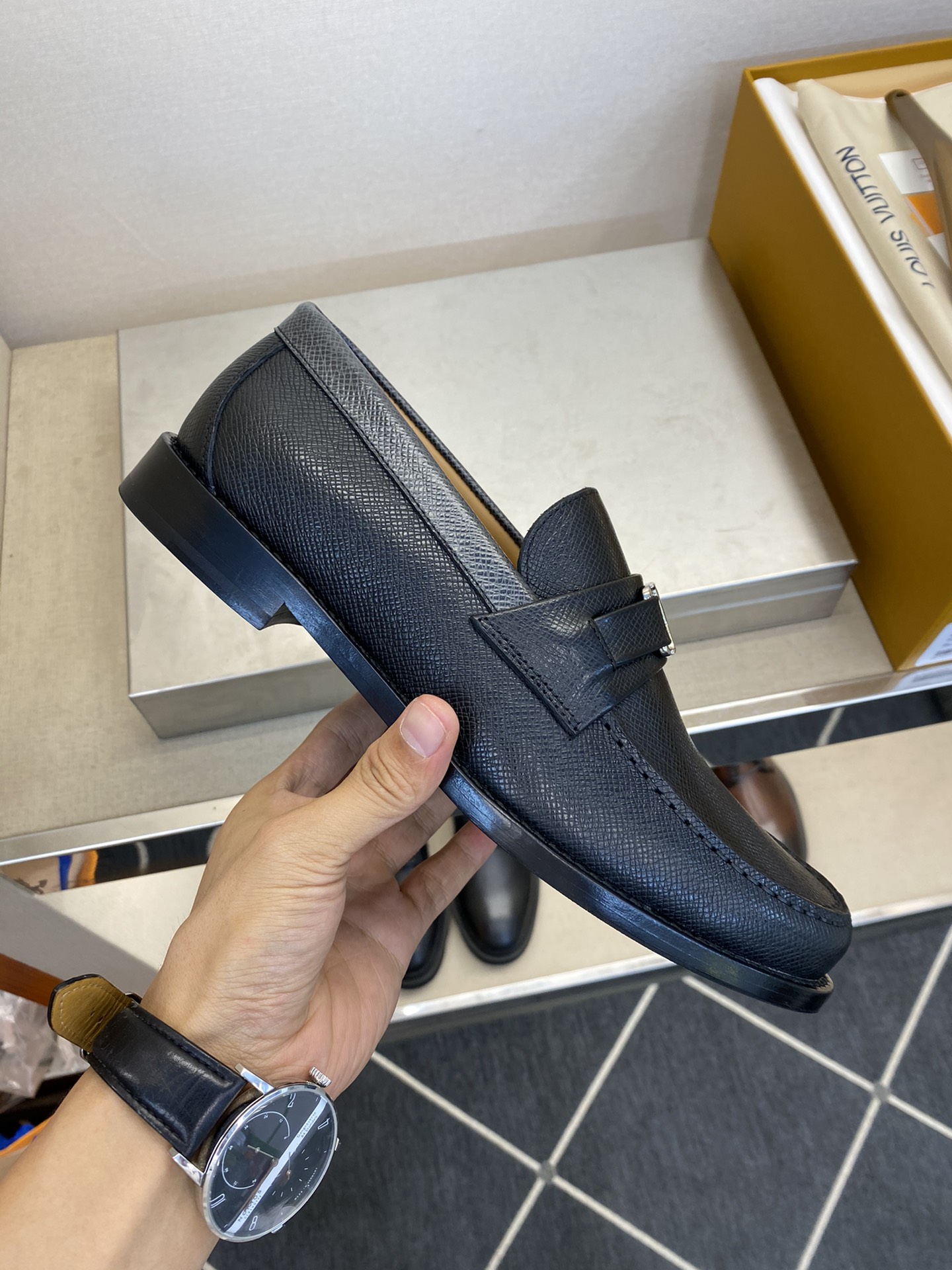 L*V独家高品スタイリッシュレザーシューズ