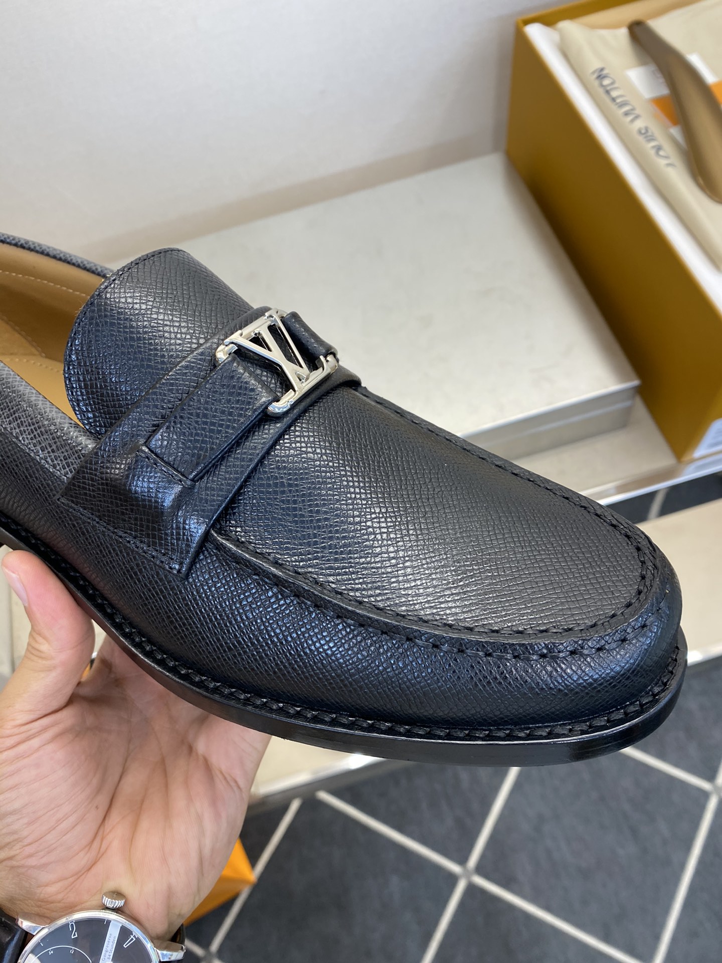 L*V独家高品スタイリッシュレザーシューズ