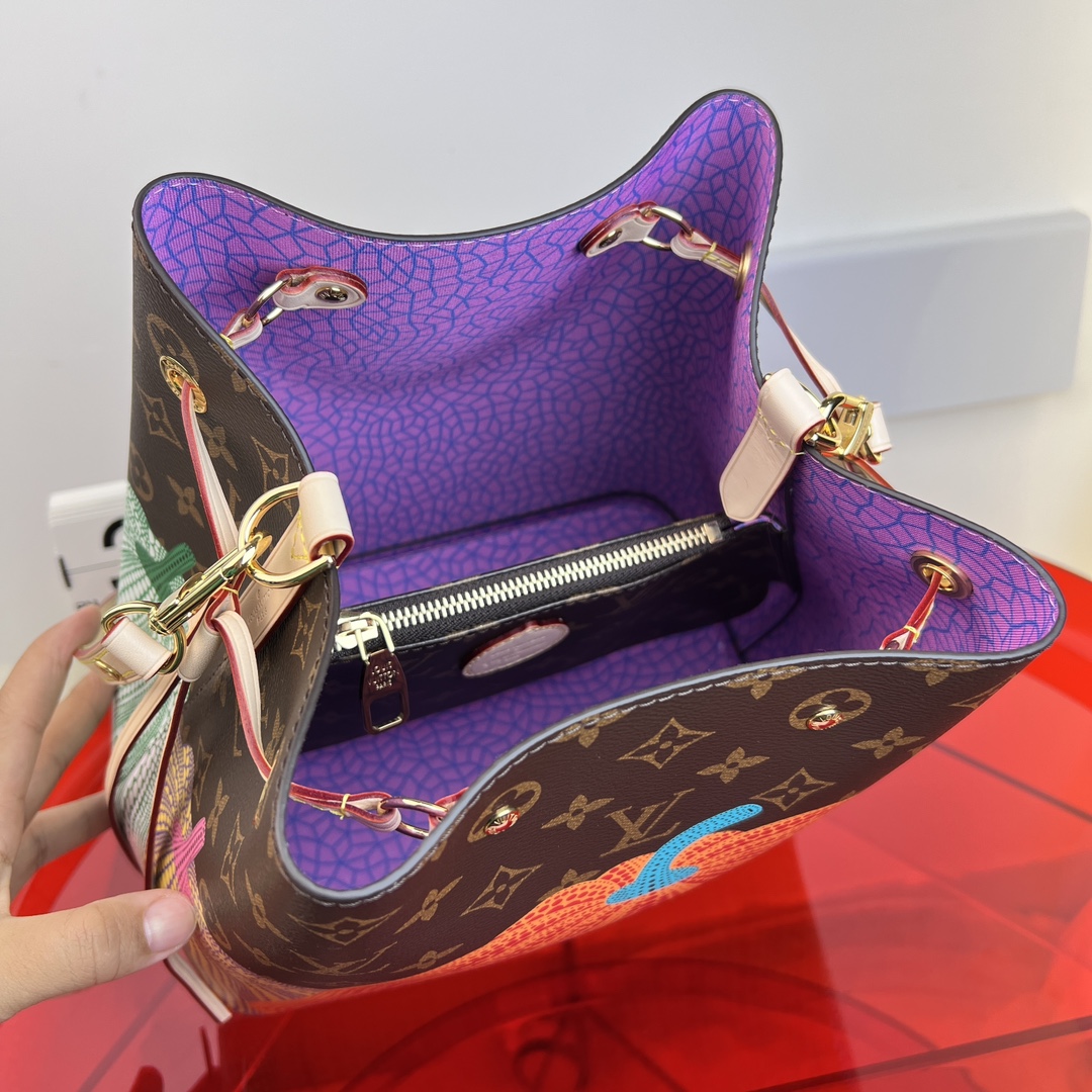 🌼 m46467尺寸:26×26×17.5cmLV海外渠道资源特供❗️LV✖️YK NEONOE 中号手