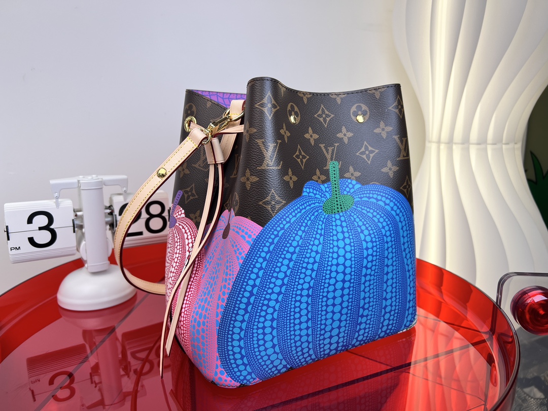 🌼 m46467尺寸:26×26×17.5cmLV海外渠道资源特供❗️LV✖️YK NEONOE 中号手