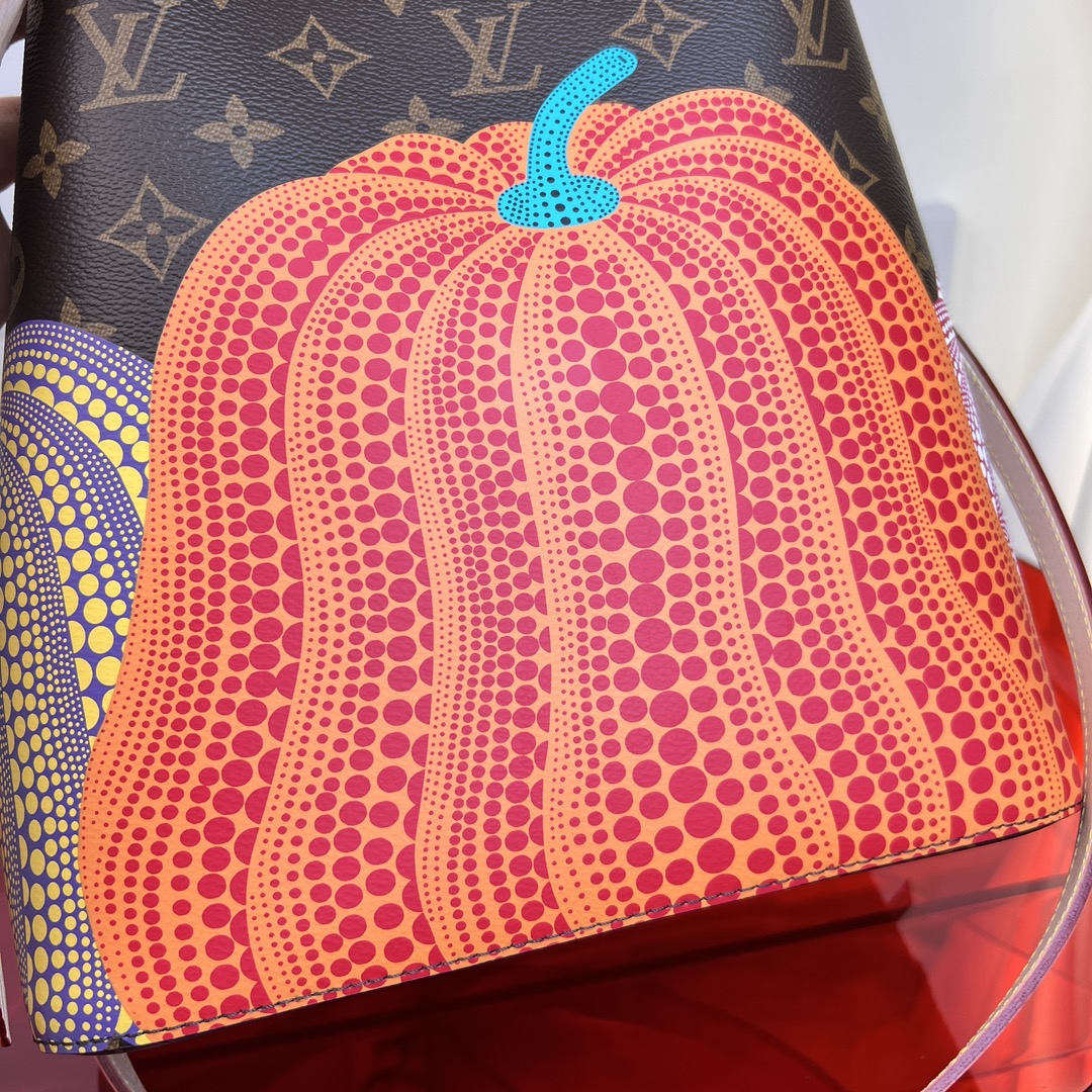 🌼 m46467尺寸:26×26×17.5cmLV海外渠道资源特供❗️LV✖️YK NEONOE 中号手