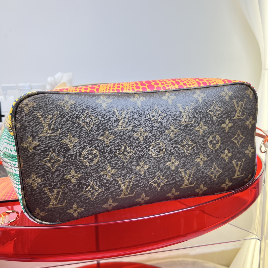 🌼 m46468尺寸:31×28×14cmLV海外渠道资源特供❗️LV✖️YK NEVERFULL 中号