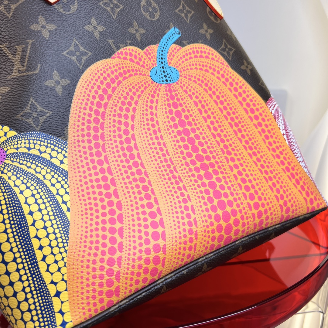 🌼 m46468尺寸:31×28×14cmLV海外渠道资源特供❗️LV✖️YK NEVERFULL 中号