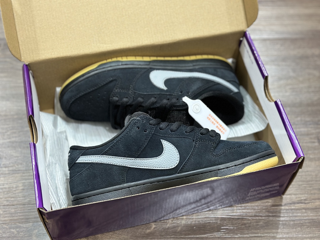 240 NIKE SB Dunk Low 低帮休闲运动鞋 BQ6817-010