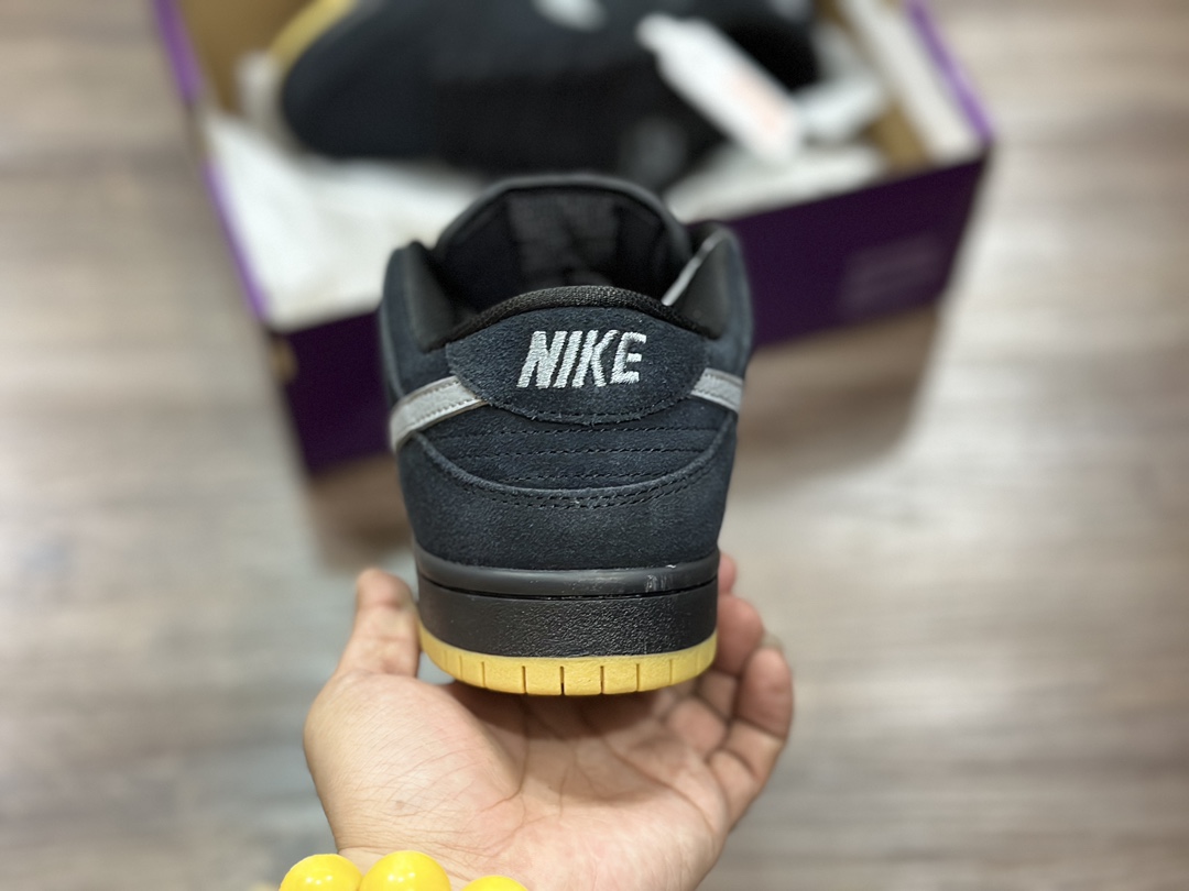 240 NIKE SB Dunk Low 低帮休闲运动鞋 BQ6817-010