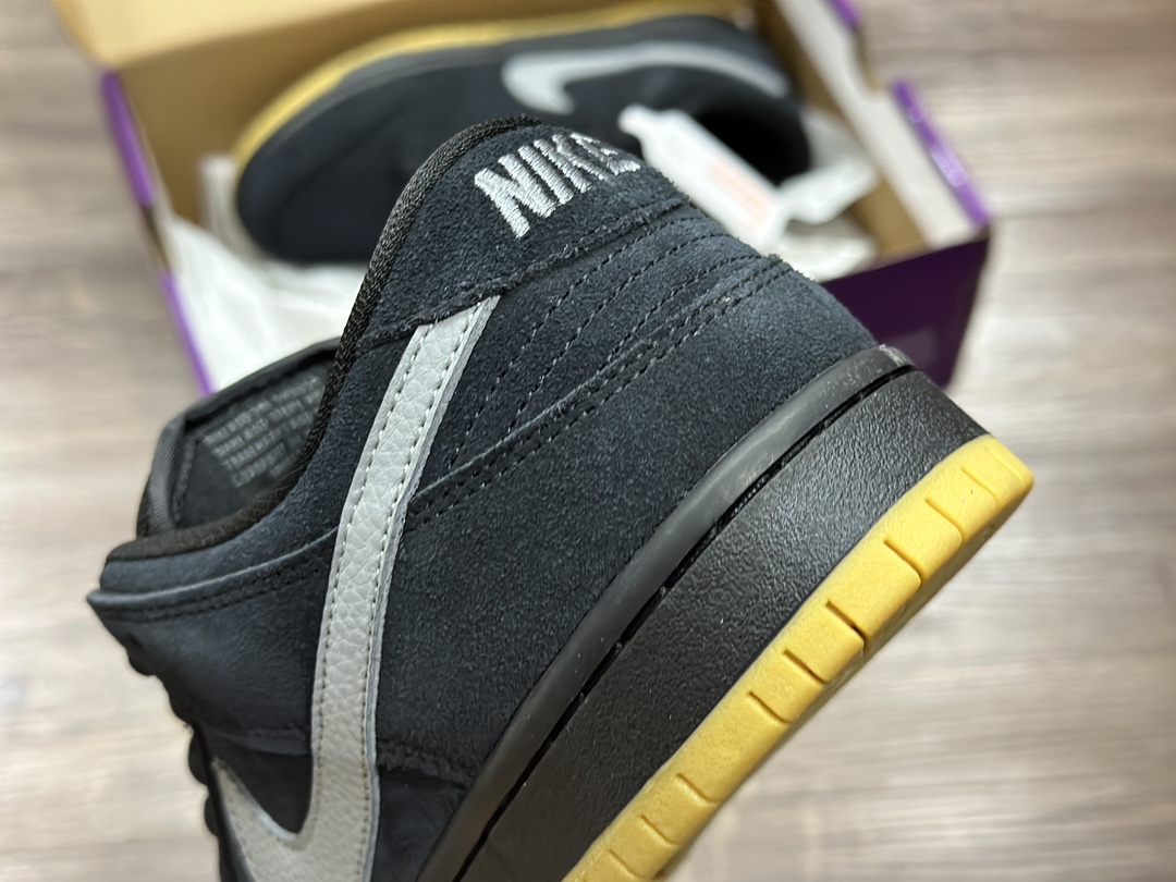 240 NIKE SB Dunk Low 低帮休闲运动鞋 BQ6817-010