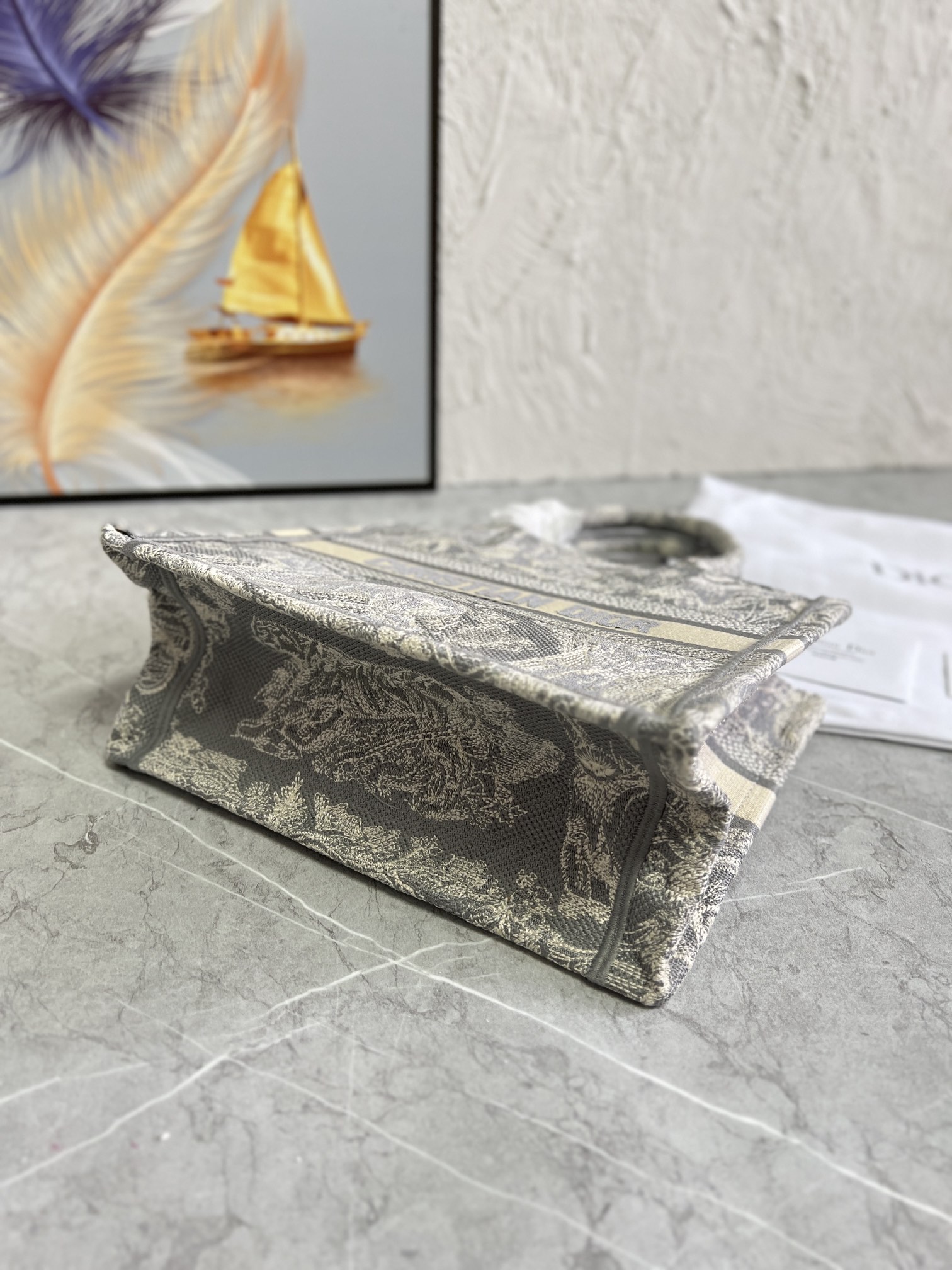 原单跑量(升级版本)3D立体效果更好，供写字楼单品• 小号新灰虎色款Book Tote 手袋由 Dio*
