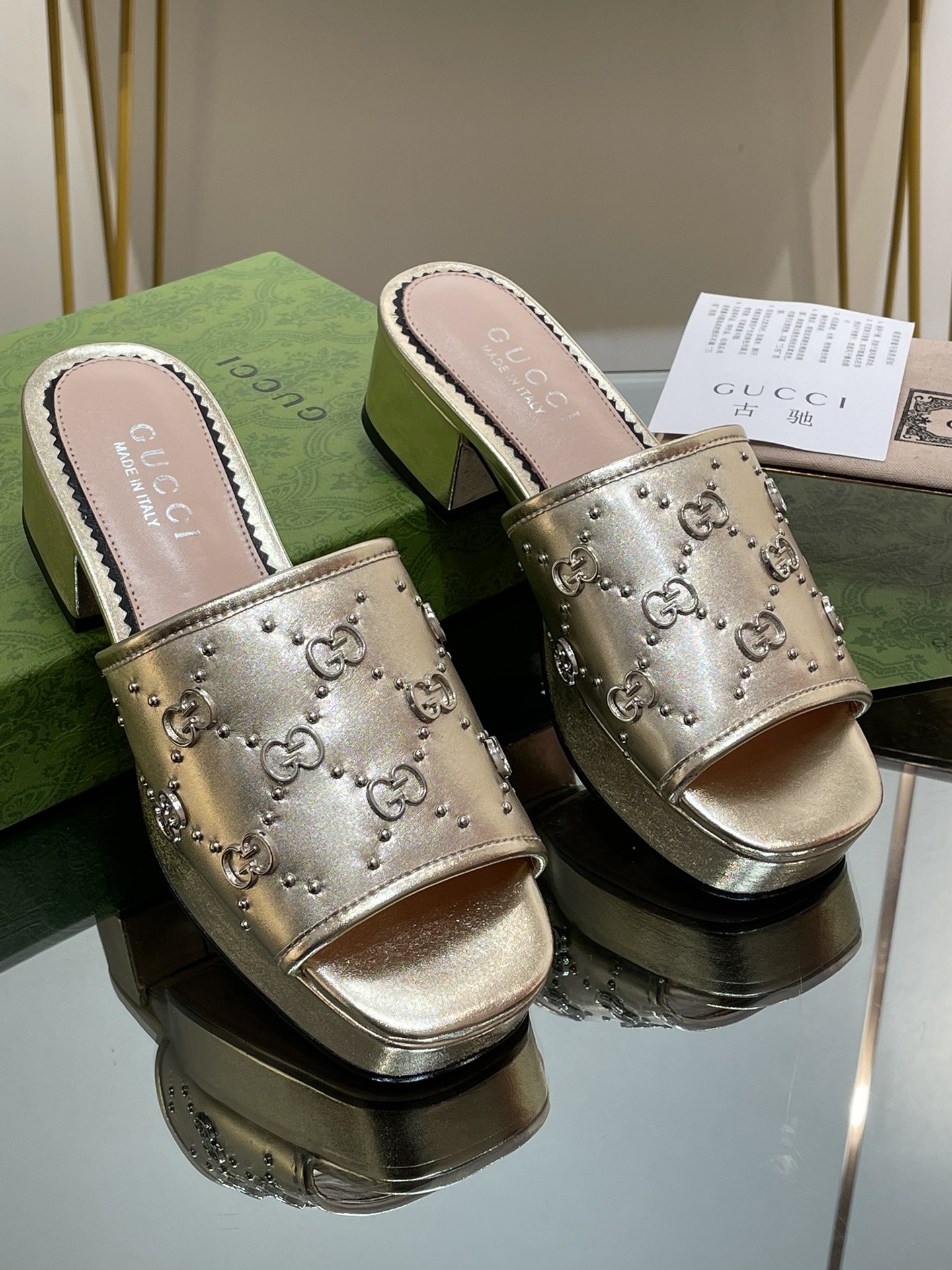 Styles & Where to Buy
 Gucci Shoes Sandals Green Genuine Leather Sheepskin Spring Collection Fashion