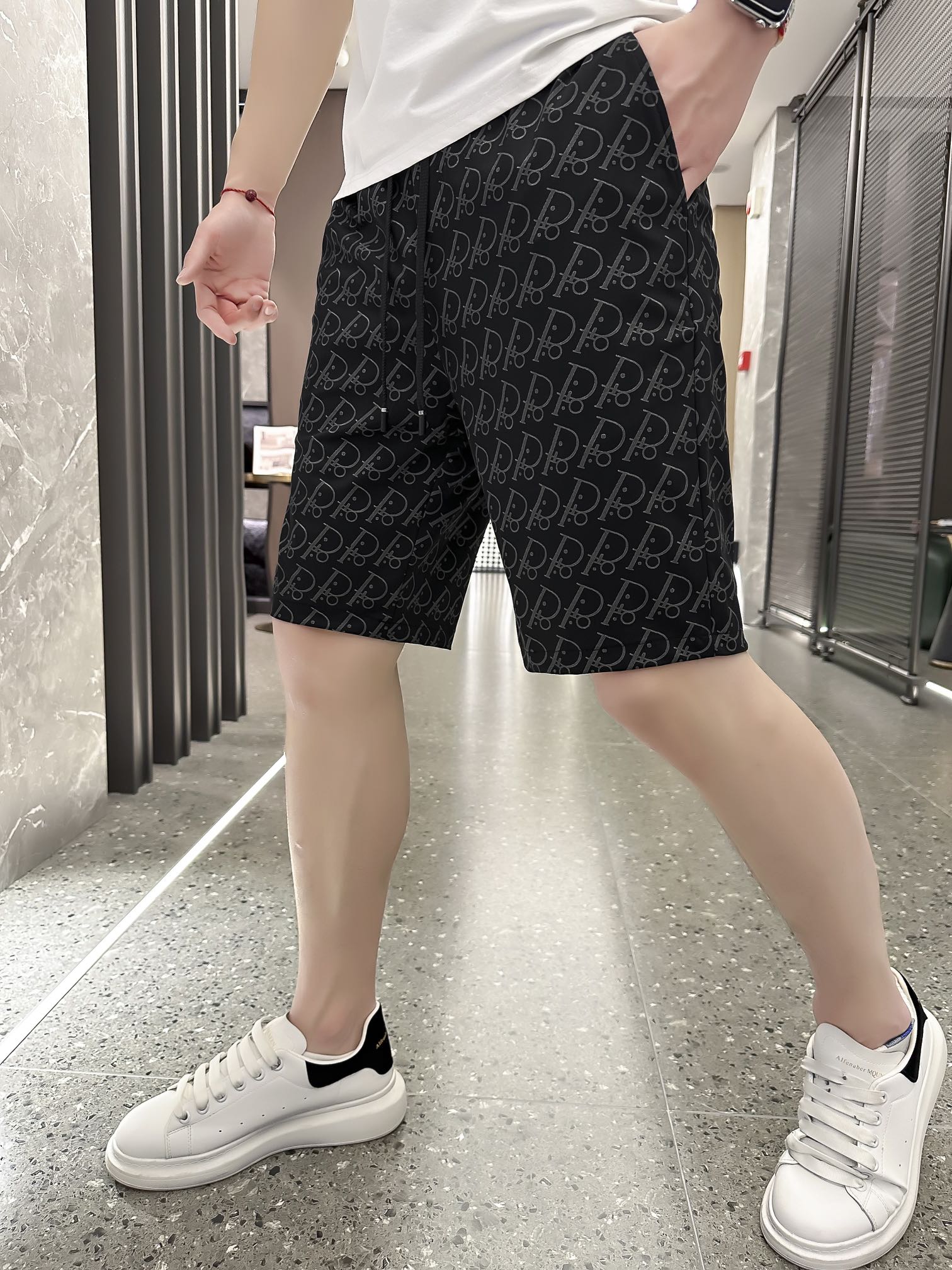 迪奥Dior2024夏季新款男士休闲短裤高级定制面料透气面料透气弹力舒适度极高细节无可挑剔顶级辅料配备原