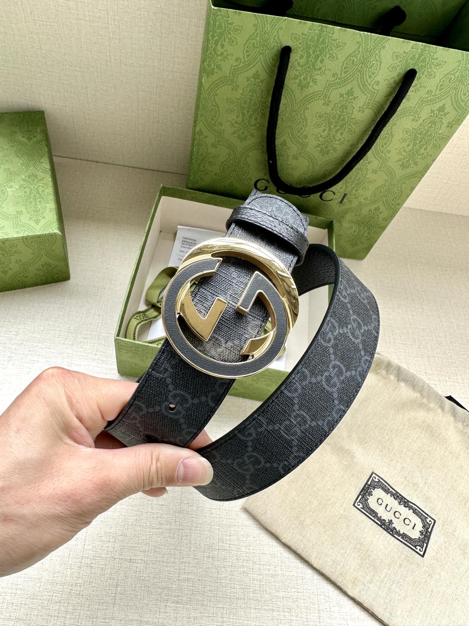 宽度3.8cm GG Marmont系列每一季都会推陈出新 黑色/米色和乌木色GG Supreme帆布腰带-Chinese UA Cheap High Quatity Brand Clothes Bags handbags Sneakers wholesale wholesaler seller from China Factory suppliers Fashion Clothing Shoes best Quality Beautiful Price 宽度3.8cm GG Marmont系列每一季都会推陈出新 黑色/米色和乌木色GG Supreme帆布腰带