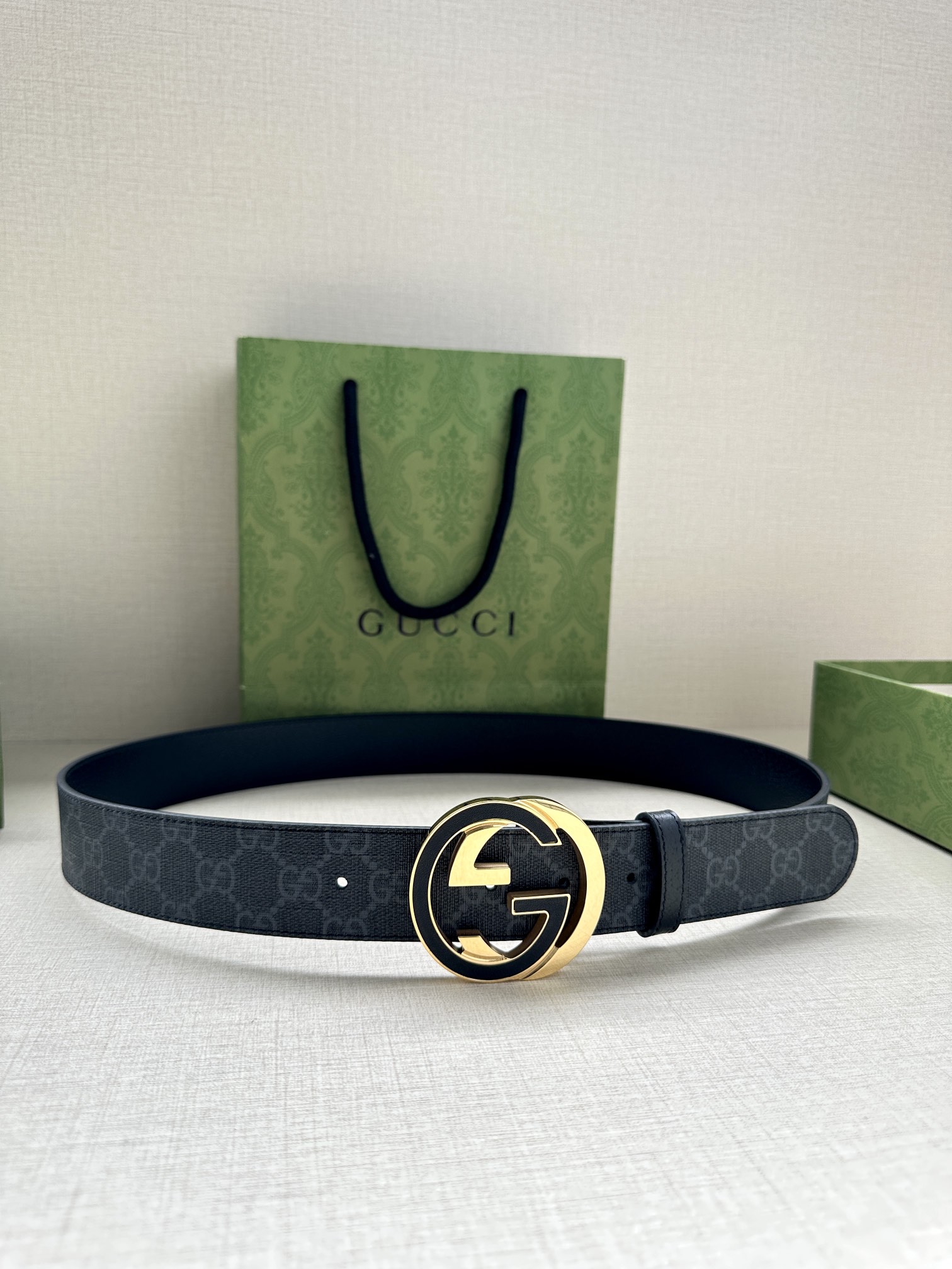 宽度3.8cm GG Marmont系列每一季都会推陈出新 黑色/米色和乌木色GG Supreme帆布腰带-Chinese UA Cheap High Quatity Brand Clothes Bags handbags Sneakers wholesale wholesaler seller from China Factory suppliers Fashion Clothing Shoes best Quality Beautiful Price 宽度3.8cm GG Marmont系列每一季都会推陈出新 黑色/米色和乌木色GG Supreme帆布腰带