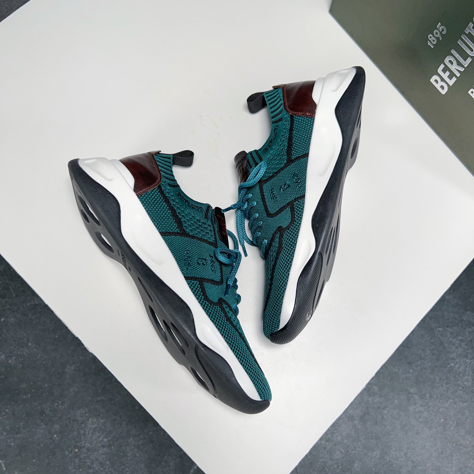 Spring/Summer nueva colección, la única versión en el mercado de los zapatos deportivos para hombre 