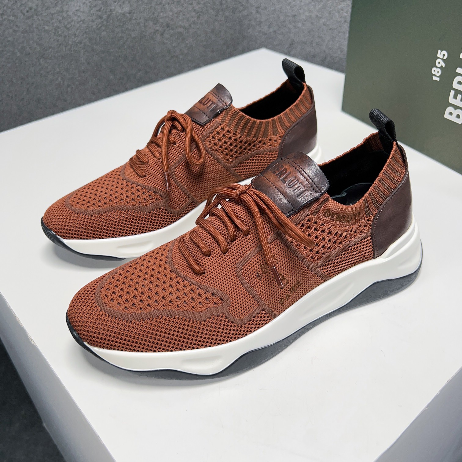 Spring/Summer nueva colección, la única versión en el mercado de los zapatos deportivos para hombre 