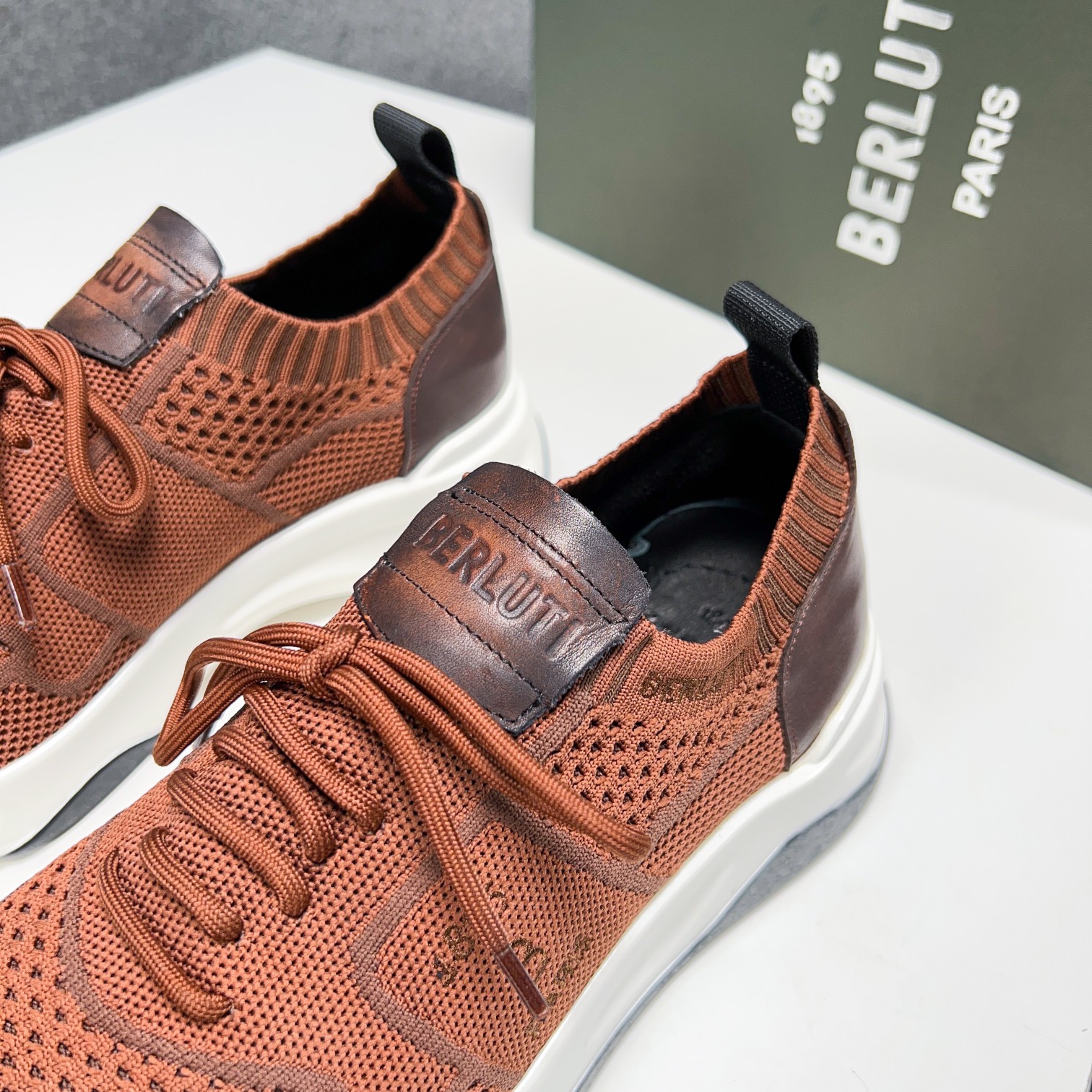 Spring/Summer nueva colección, la única versión en el mercado de los zapatos deportivos para hombre 