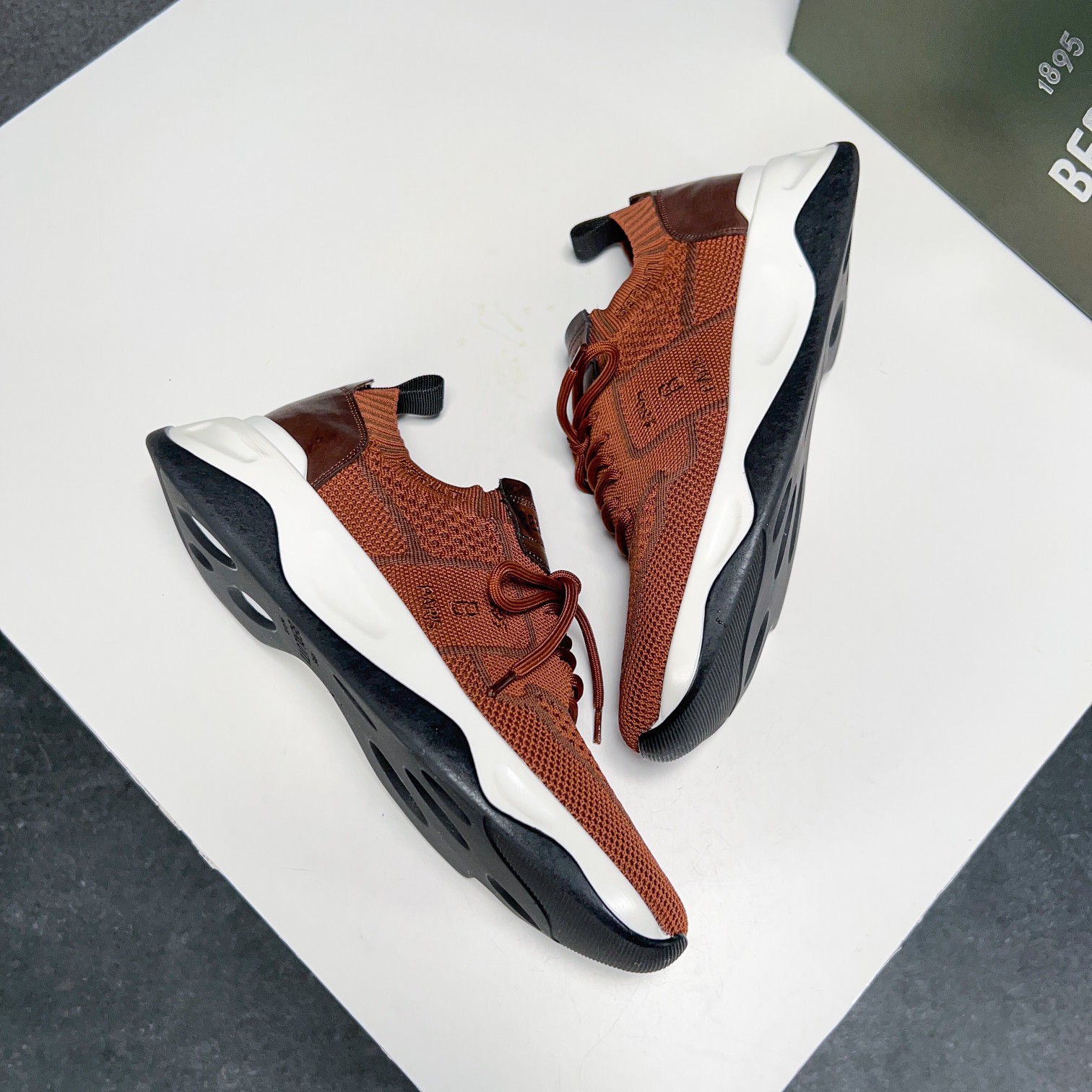 Spring/Summer nueva colección, la única versión en el mercado de los zapatos deportivos para hombre 
