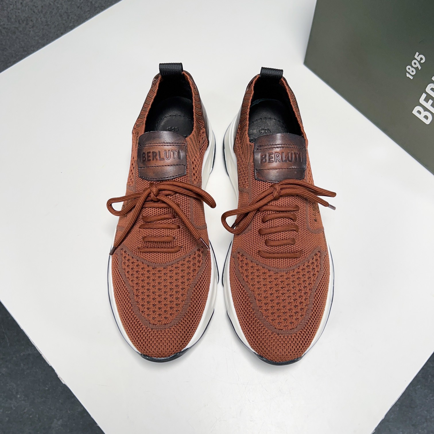 Spring/Summer nueva colección, la única versión en el mercado de los zapatos deportivos para hombre 