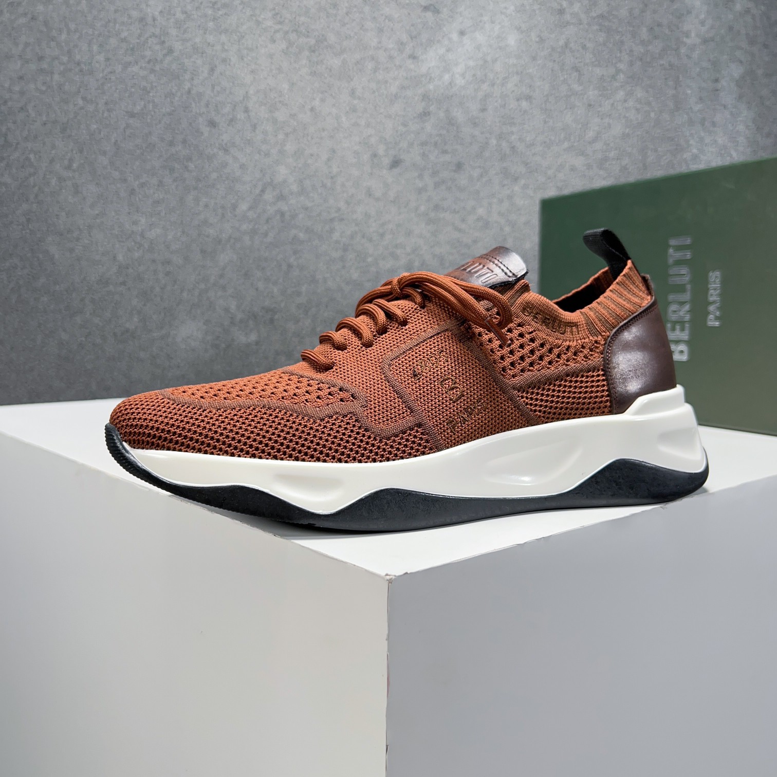 Spring/Summer nueva colección, la única versión en el mercado de los zapatos deportivos para hombre 