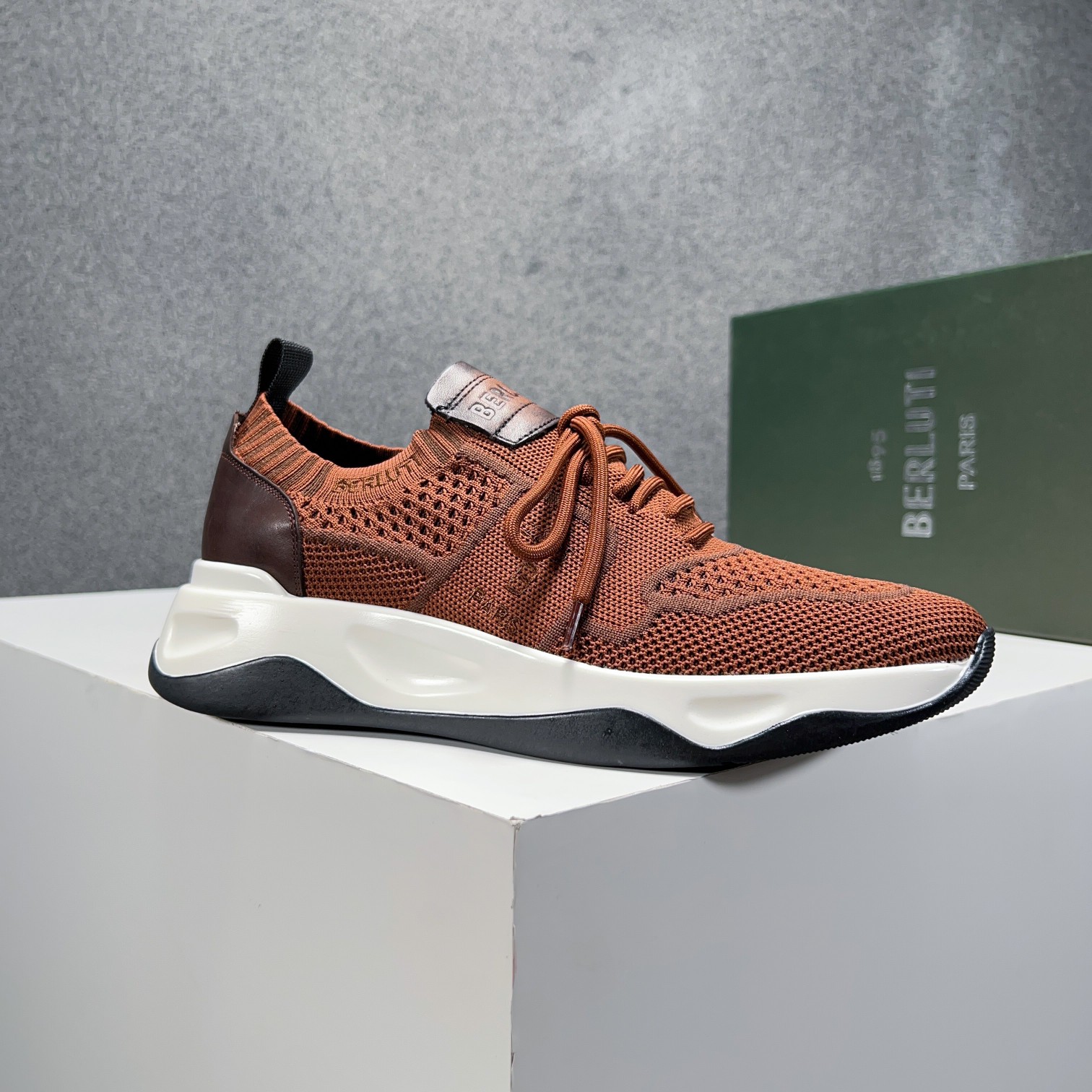 Spring/Summer nueva colección, la única versión en el mercado de los zapatos deportivos para hombre 