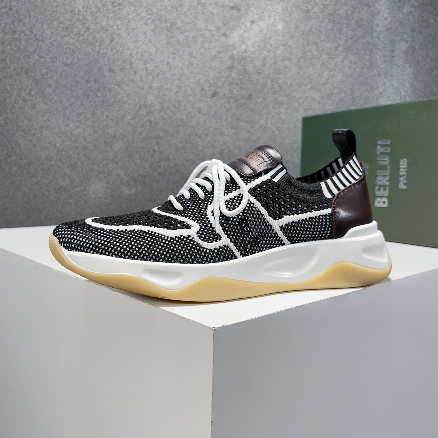 Spring/Summer nueva colección, la única versión en el mercado de los zapatos deportivos para hombre 