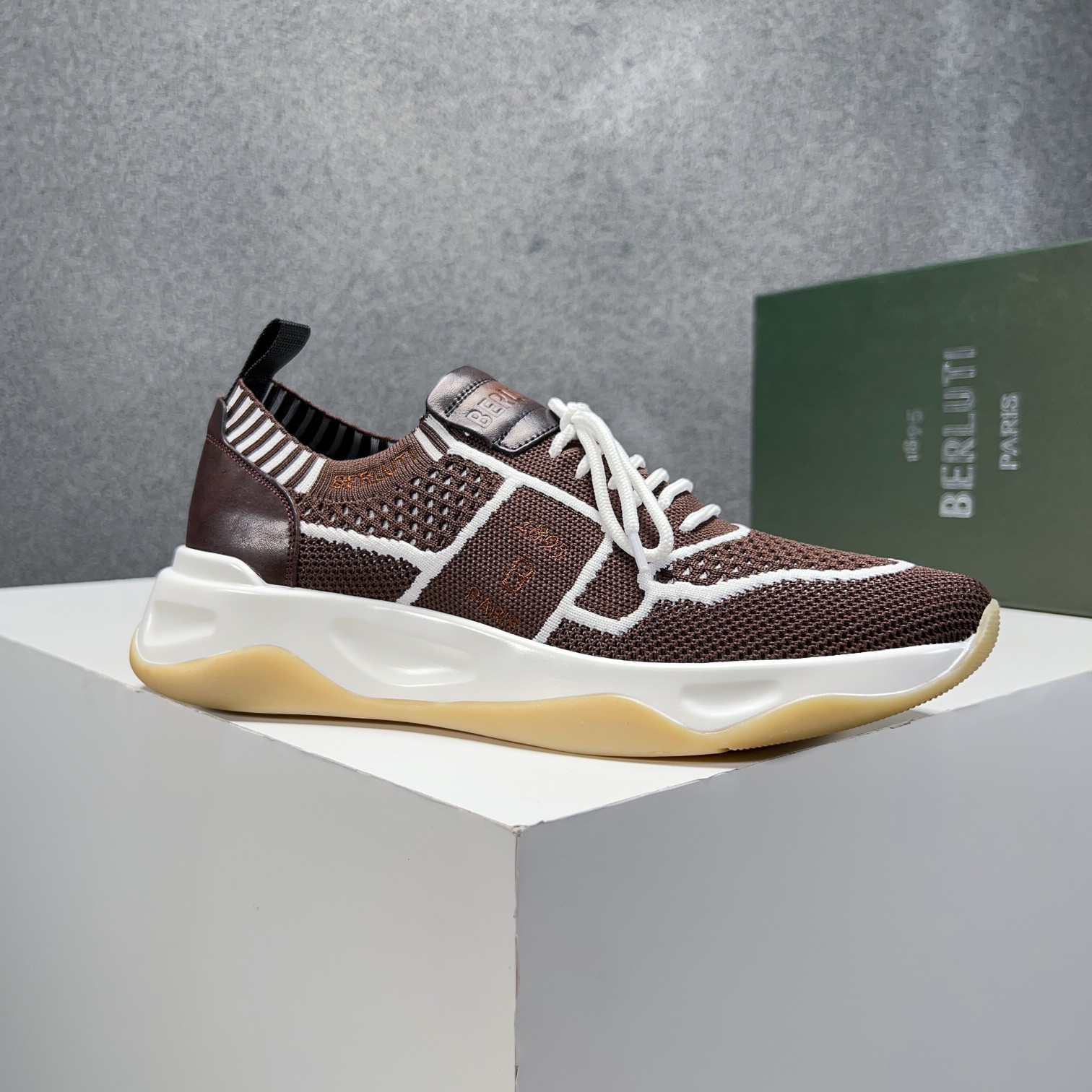Spring/Summer nueva colección, la única versión en el mercado de los zapatos deportivos para hombre 