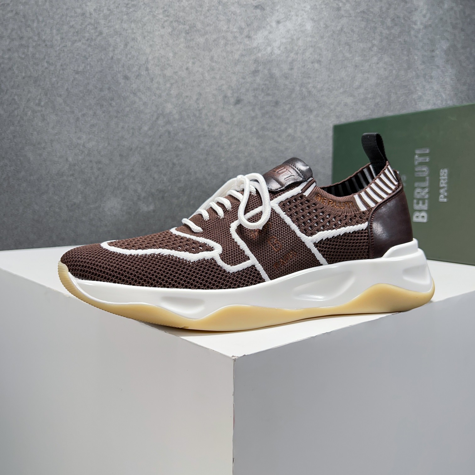Spring/Summer nueva colección, la única versión en el mercado de los zapatos deportivos para hombre 