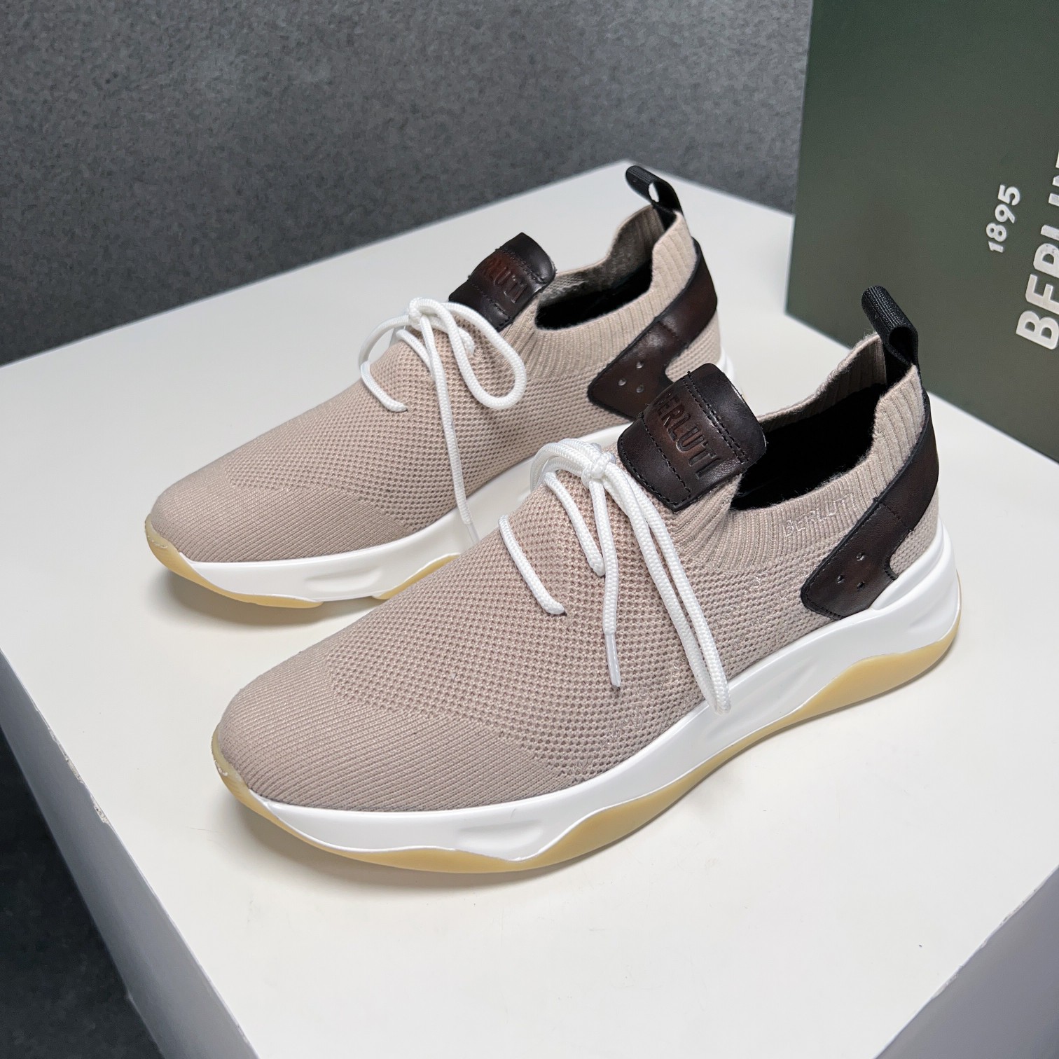 Spring/Summer nueva colección, la única versión en el mercado de los zapatos deportivos para hombre 