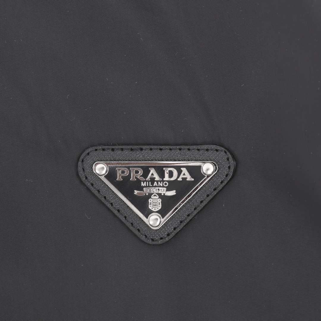 320 Prada/普拉达 三角徽标双面穿拉链外套