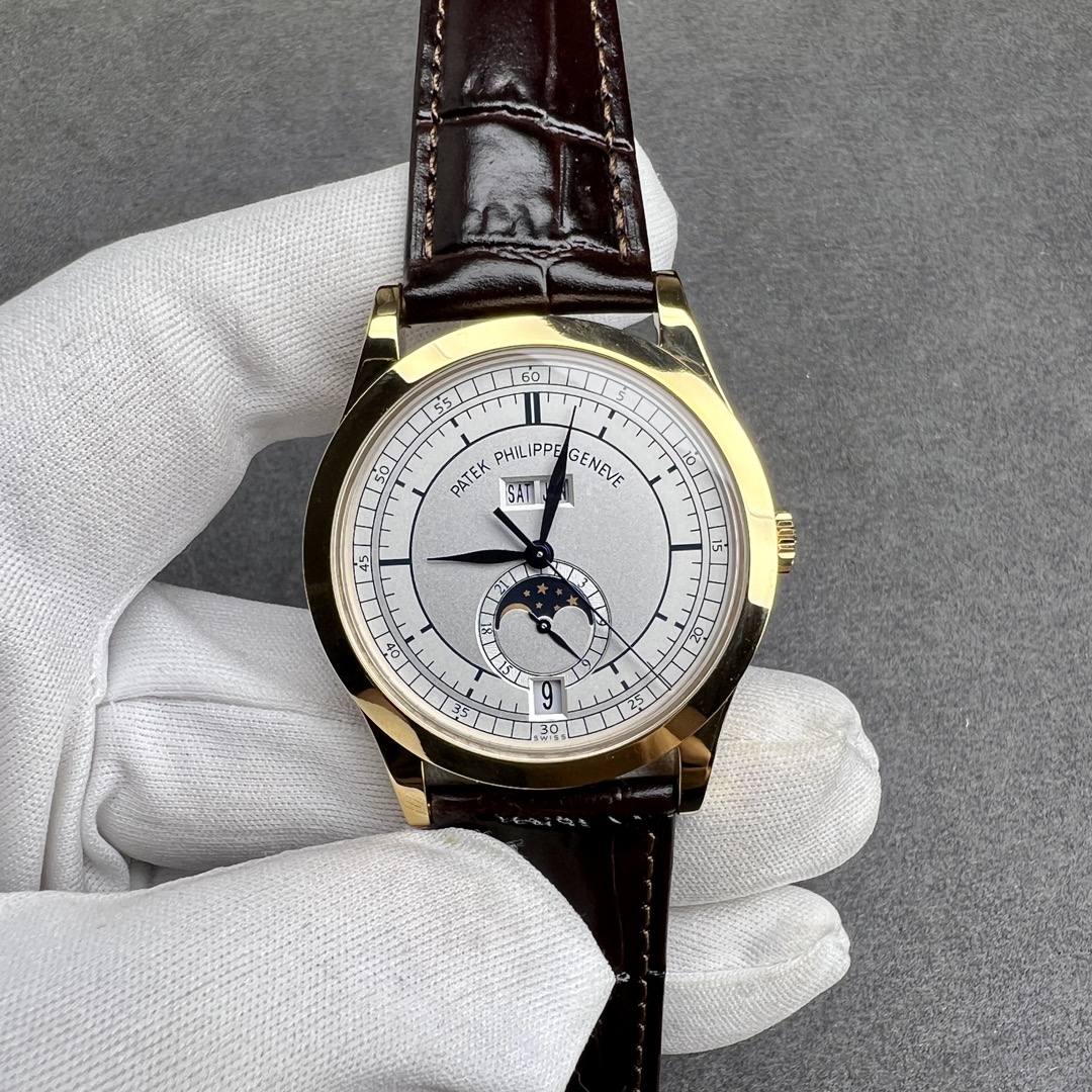 NO:142713,The new highest version of the market is Patek Philippe complex function chronograph 5205G watch!  1 After two years of continuous transformation and debugging of the movement, we have always pursued the goal of original technology!  2 diameter 38.5MM!  3 functions are the same as original, moon phase/week/month/calendar!  4 literally high-difficulty dual-color penetration, not ordinary factory process!  5. Sapphire glass mirror surface, with more transparent surface plating!  6 (Technical breakthrough) Use Seagull movement to improve into an integrated Cal.324S movement!  Both large and small plywood can achieve perfect chamfering effect and be processed with rhodium plated. The 7 plywood is embellished with imported Swiss gem bearings, with pure color and bright and natural. Craftsmanship masterpieces Welcome your taste!  Patek Philippe19860909新推市场最高版本 百达翡丽 复杂功能计时5205G腕表！ 1历经两年不断对机芯进行改造与调试,一贯追求以原装工艺为目标！ 2直径38.5MM！ 3功能同原装一致,月相/星期/月份/日历！ 4字面为高难度双色渗透,非普通厂工艺！ 5蓝宝石玻璃镜面,表面镀多一层通透！ 6（技术突破)采用海鸥机芯改进为一体Cal.324S机芯！ 大小夹板均能做到完美倒角效果,并做镀铑加工. 7夹板采用瑞士进口宝石轴承点缀,色泽纯良,鲜艳自然. 匠心力作 欢迎您的品鉴！,百达翡丽,patek philippe,Watch