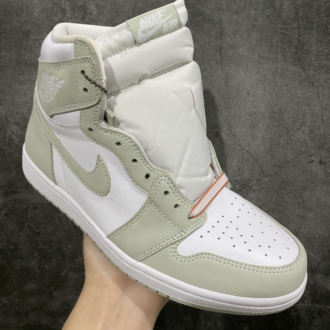 图片[3]-【外贸纯原】Air Jordan AJ1 鼠尾草 海沫绿 货号：CD0461-002n纯原AJ大厂出品 工艺娴熟 鞋型到位n采用原厂头层皮料同步原版 裁边切割清洁度完美无毛边n冲孔圆润无瑕疵 勾子位置大小同步原版飞翼logo细节到位高频压印完美n后跟有收腰 鞋垫刷胶 中底走线这些细节基本都很到位n高价零售首选版本  尺码：40-47.5-莆田鞋批发中心