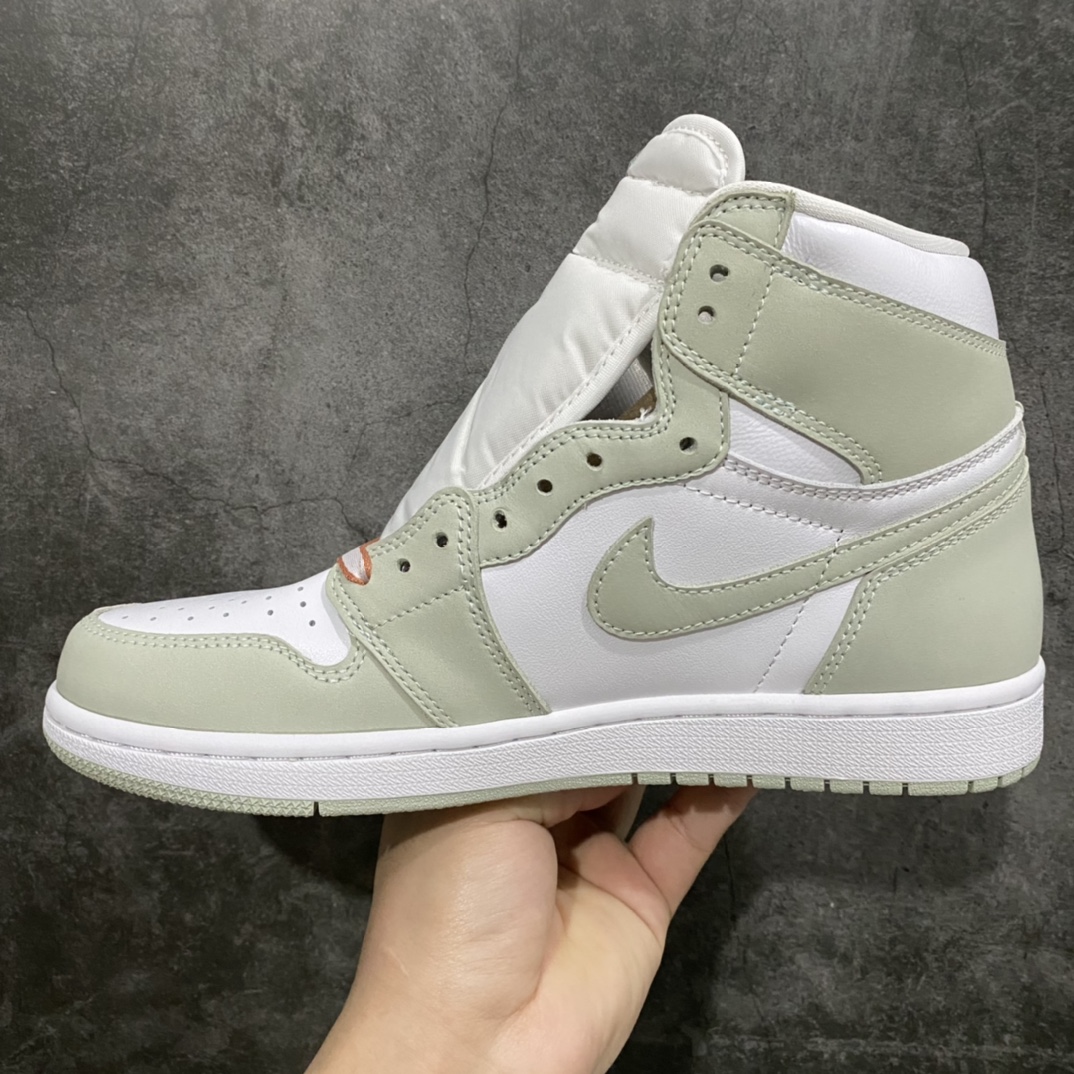 图片[2]-【外贸纯原】Air Jordan AJ1 鼠尾草 海沫绿 货号：CD0461-002n纯原AJ大厂出品 工艺娴熟 鞋型到位n采用原厂头层皮料同步原版 裁边切割清洁度完美无毛边n冲孔圆润无瑕疵 勾子位置大小同步原版飞翼logo细节到位高频压印完美n后跟有收腰 鞋垫刷胶 中底走线这些细节基本都很到位n高价零售首选版本  尺码：40-47.5-莆田鞋批发中心