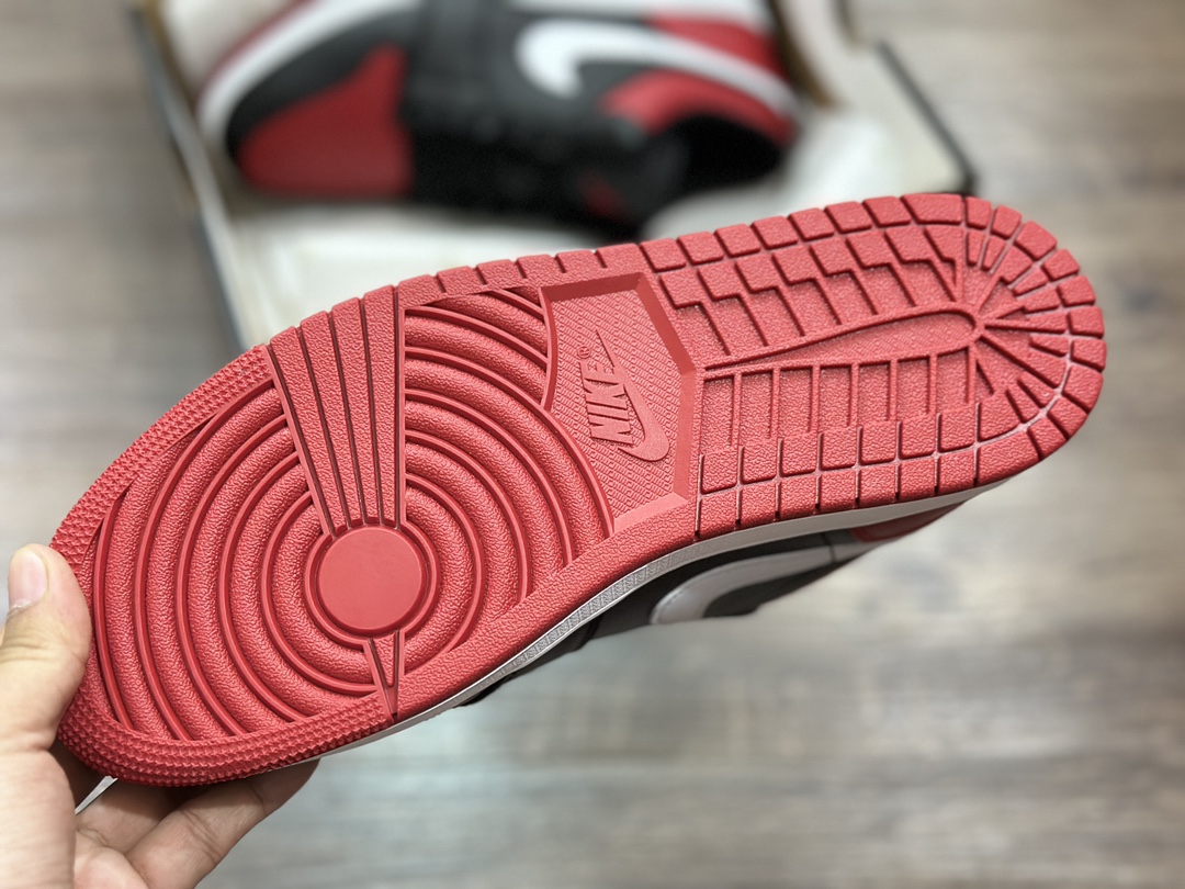 240 Air Jordan 1 Low aj1 乔1低帮篮球鞋  553558-066