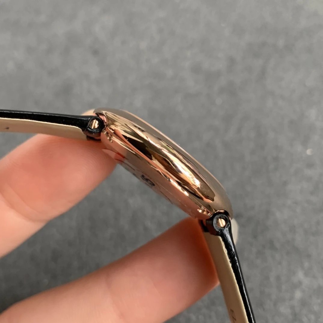 Cartier 最美的白气球 尺寸30mm 同步版本 白气球和蓝气球的区别是白气球它四字位有颗菱形钻石