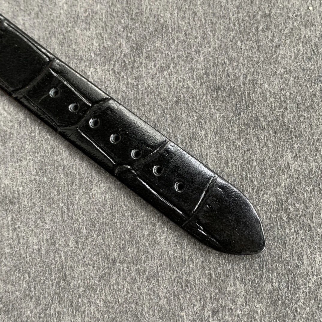 Cartier 最美的白气球 尺寸30mm 同步版本 白气球和蓝气球的区别是白气球它四字位有颗菱形钻石