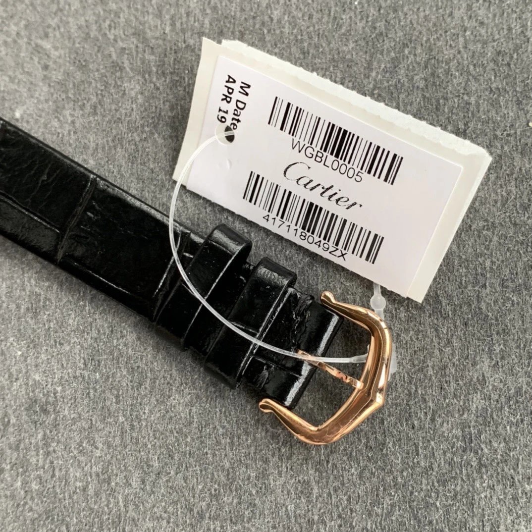 Cartier 最美的白气球 尺寸30mm 同步版本 白气球和蓝气球的区别是白气球它四字位有颗菱形钻石